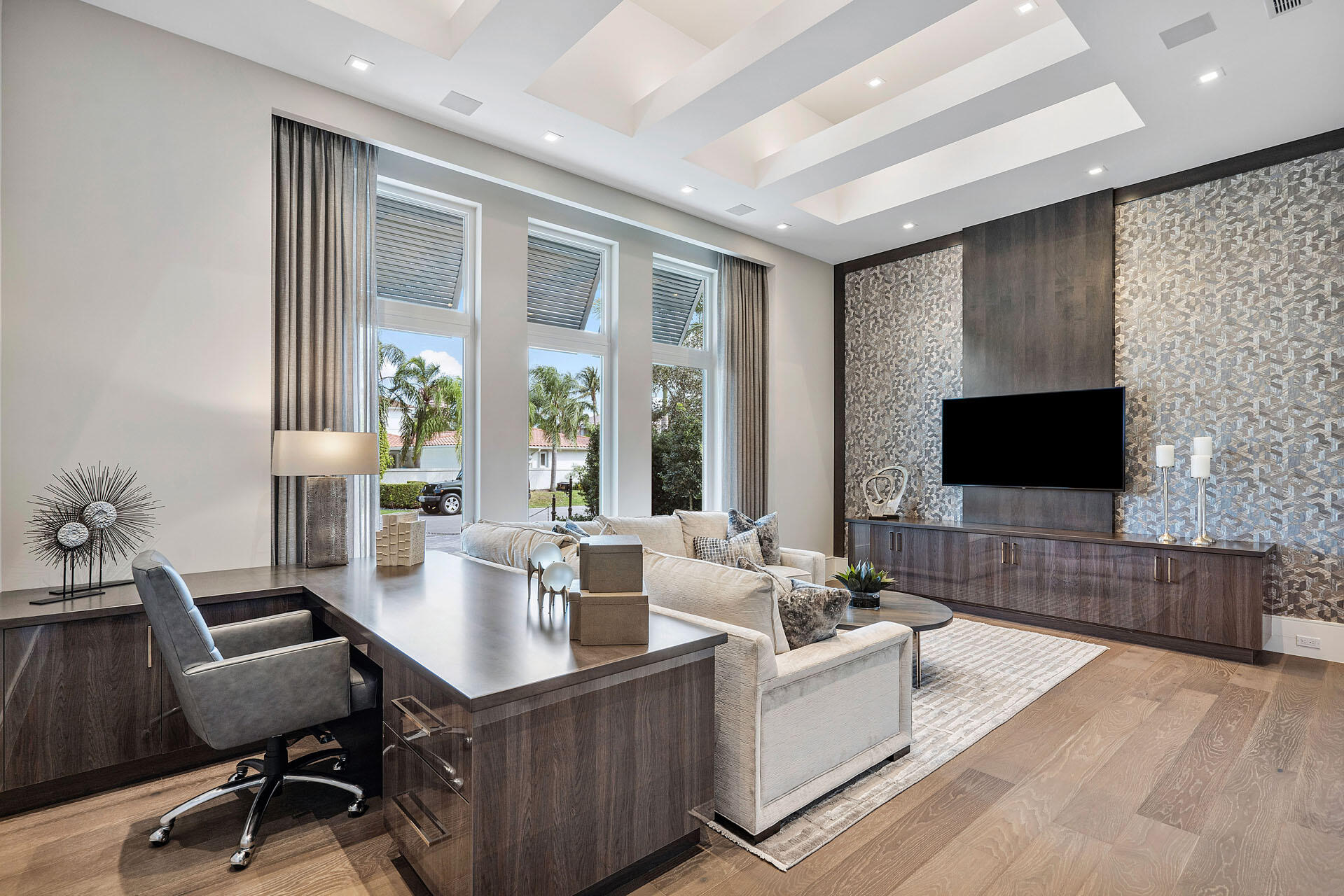 ROYAL PALM YACHT & COUNTRY CLUB - Residential