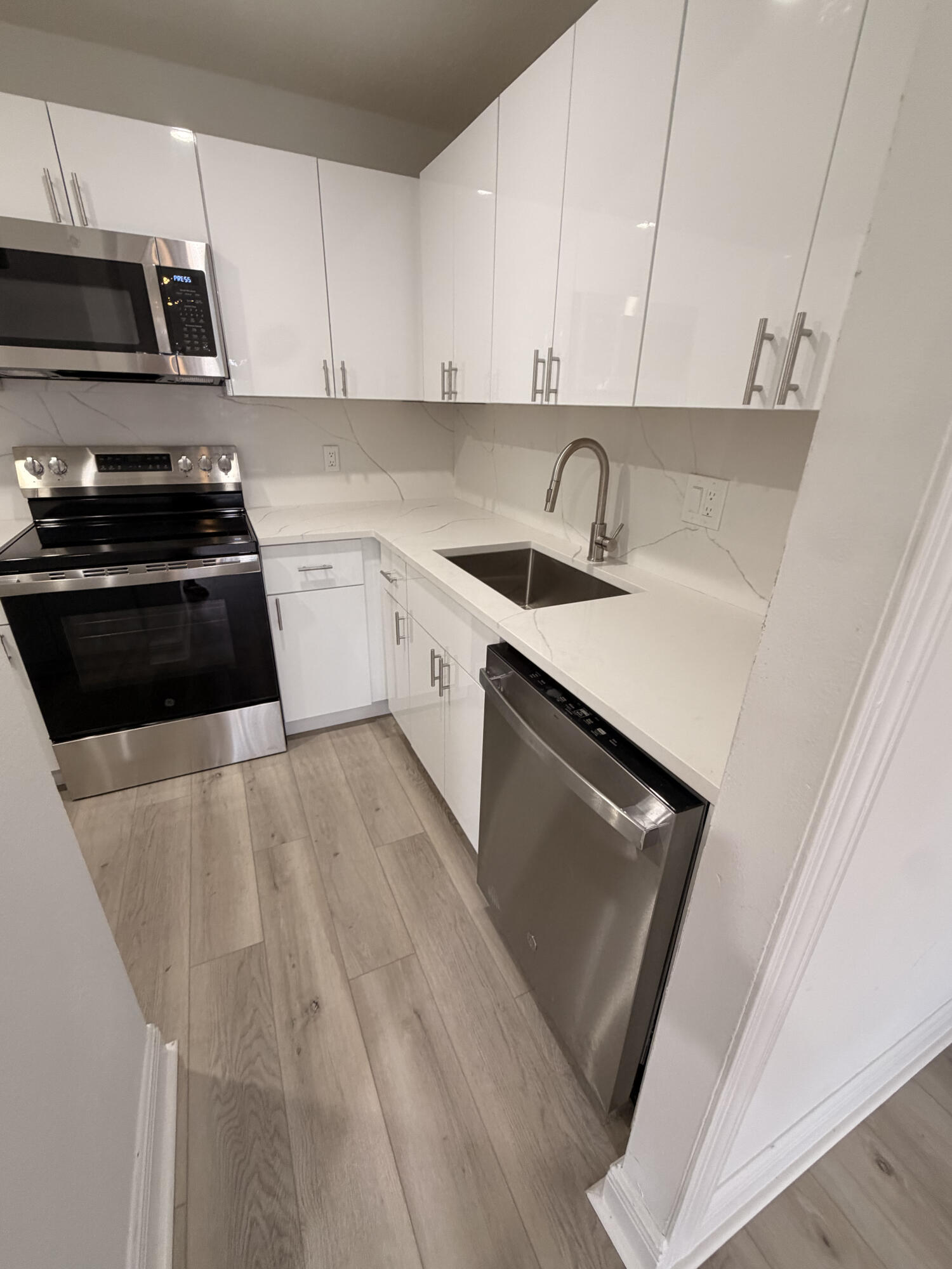 KENDALLWOOD VILLAS CONDO - Residential Lease