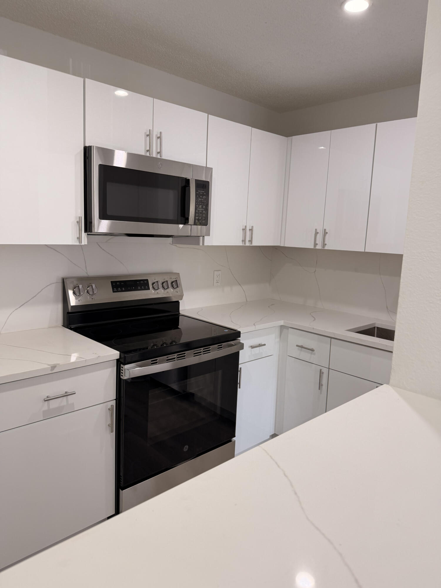 KENDALLWOOD VILLAS CONDO - Residential Lease