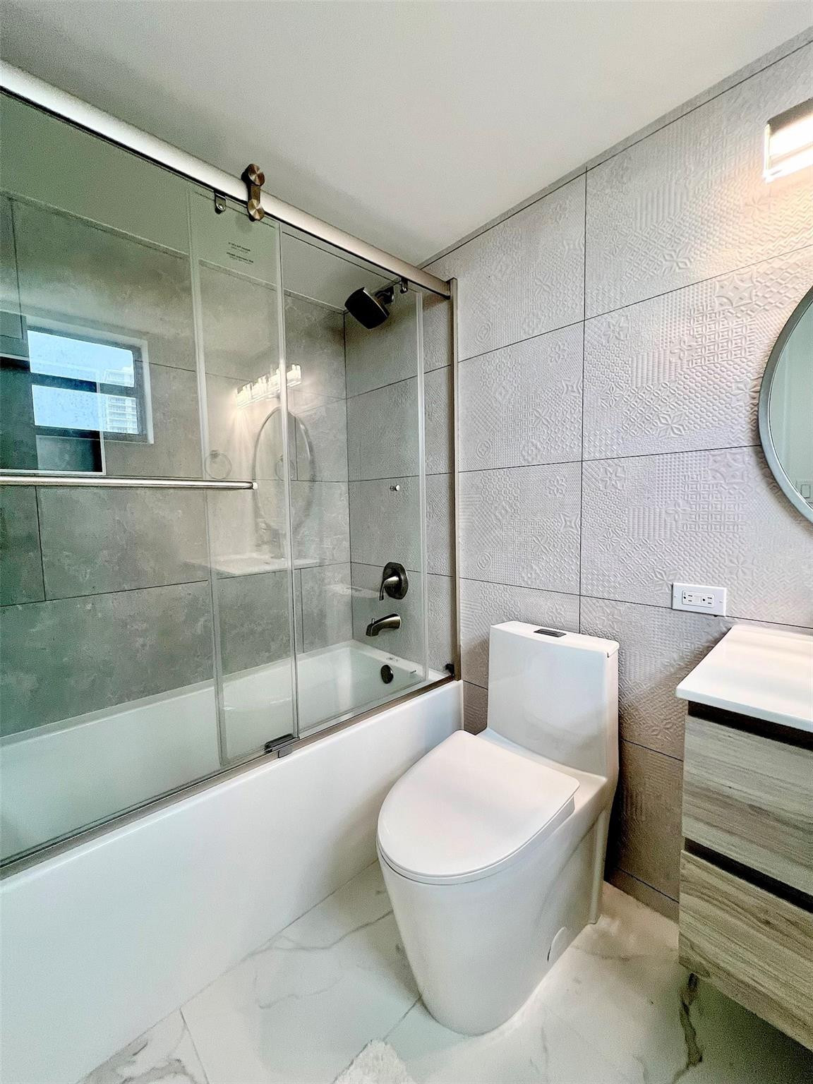 PLAZA OF AMERICAS CONDO - Residential