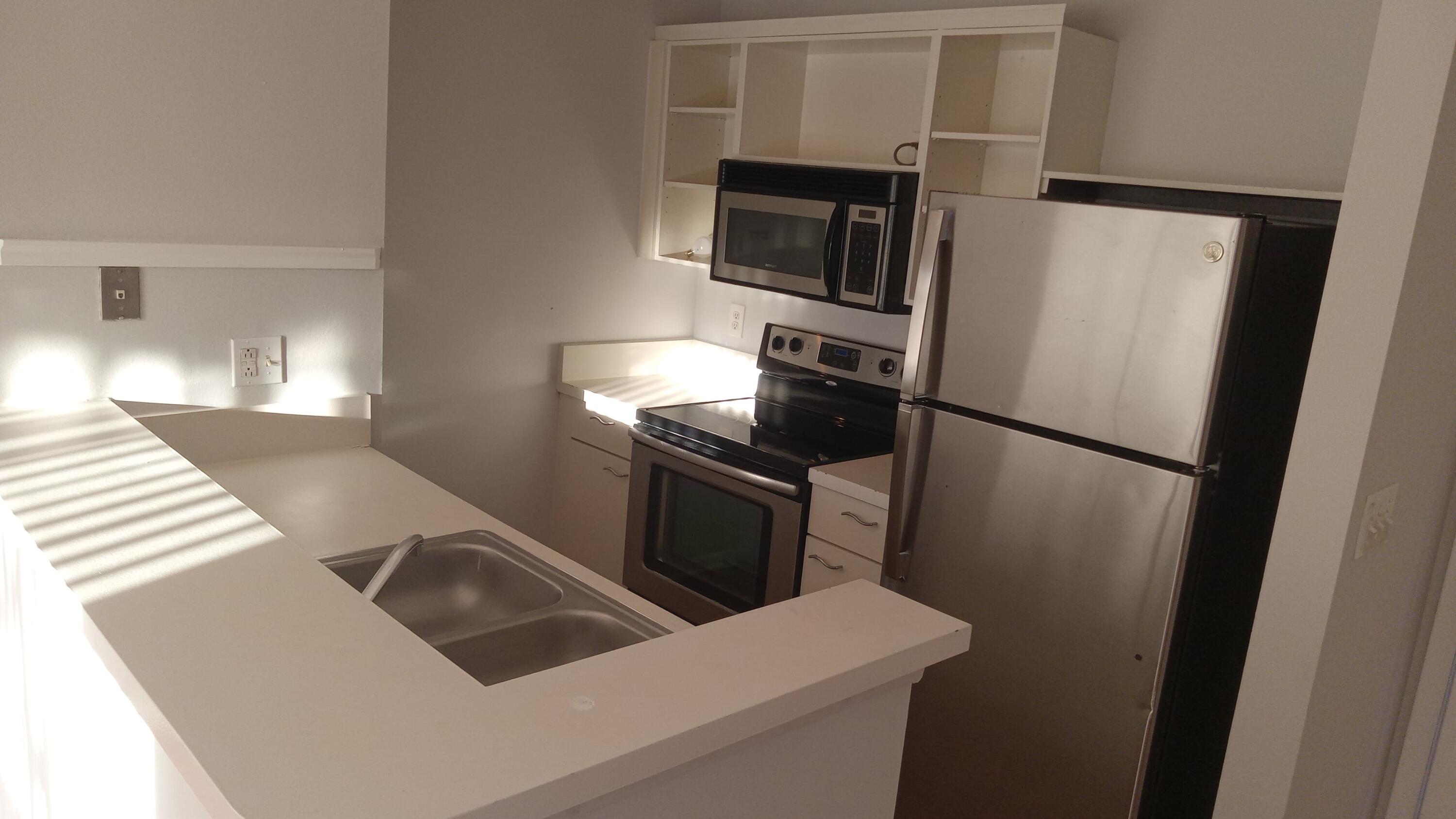 PALM LAKE CONDO - Residential Lease