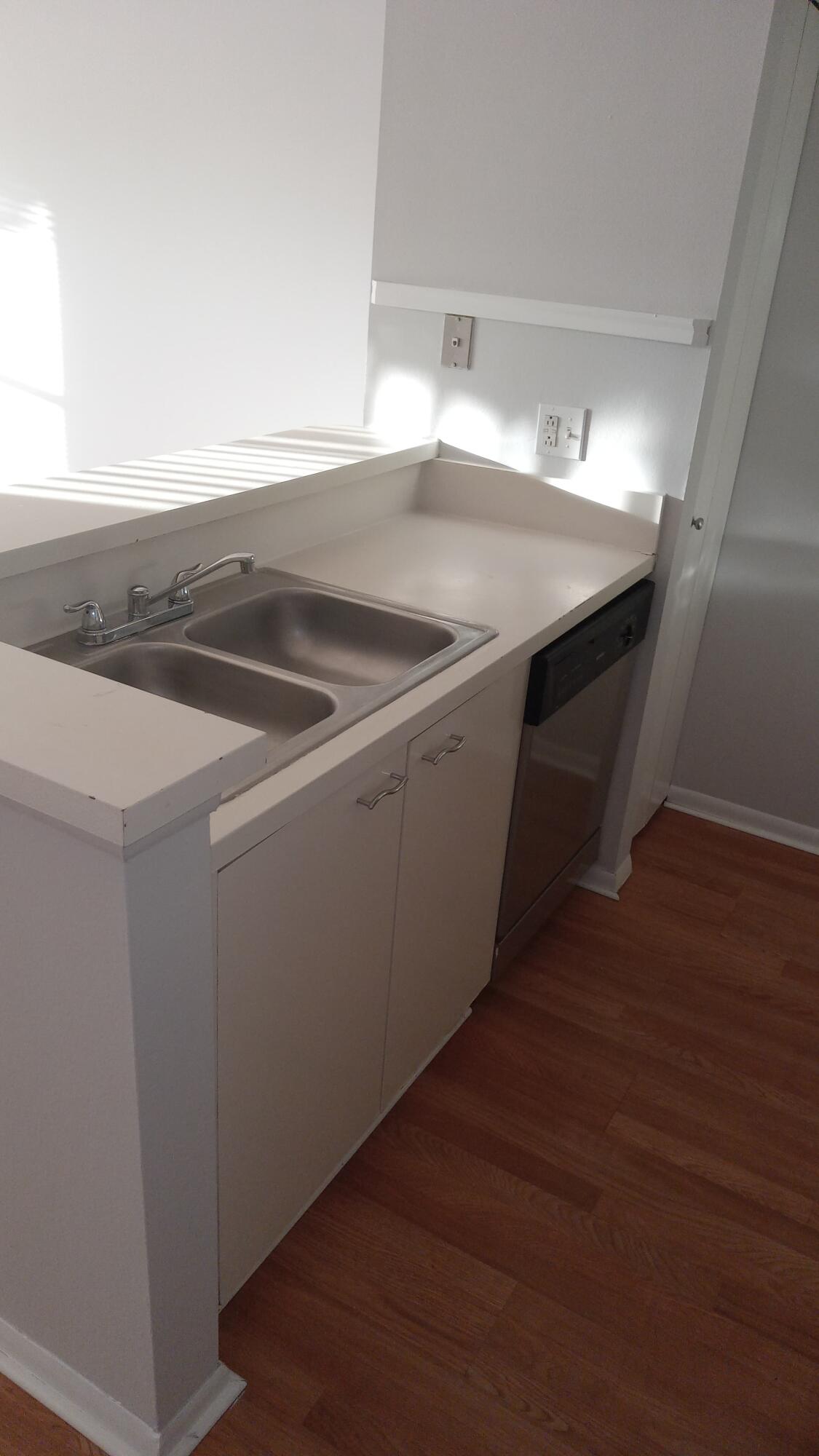 PALM LAKE CONDO - Residential Lease