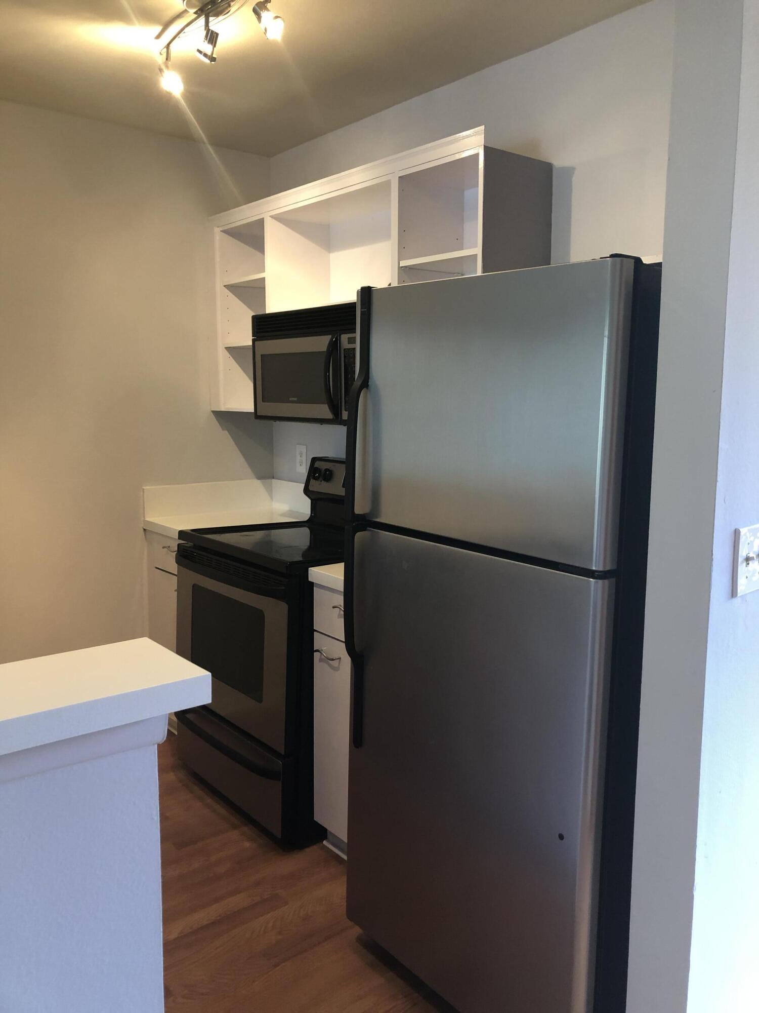 PALM LAKE CONDO - Residential Lease
