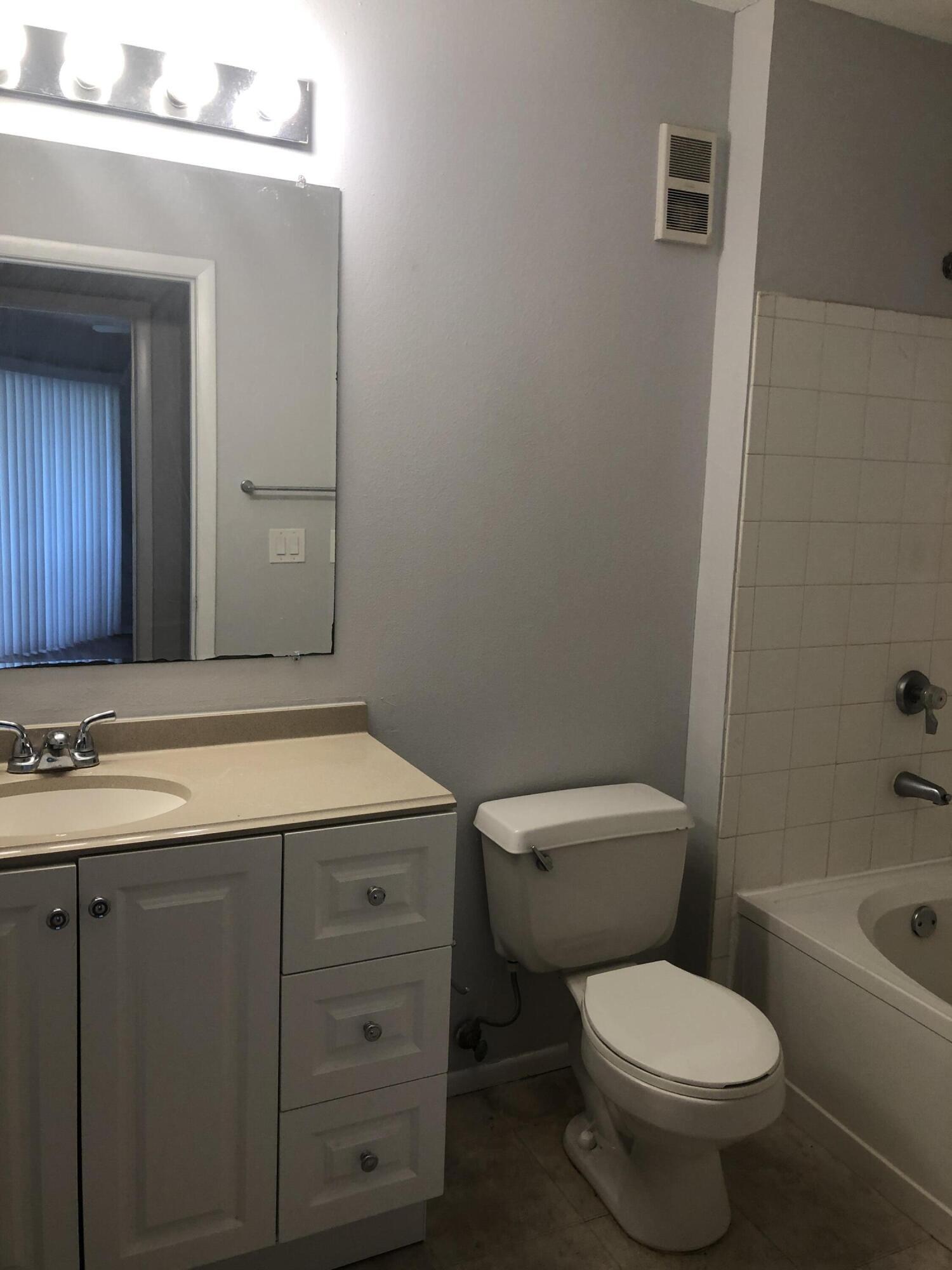 PALM LAKE CONDO - Residential Lease