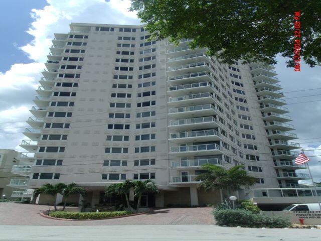 Beautiful unit 50 YARDS FROM THE OCEAN