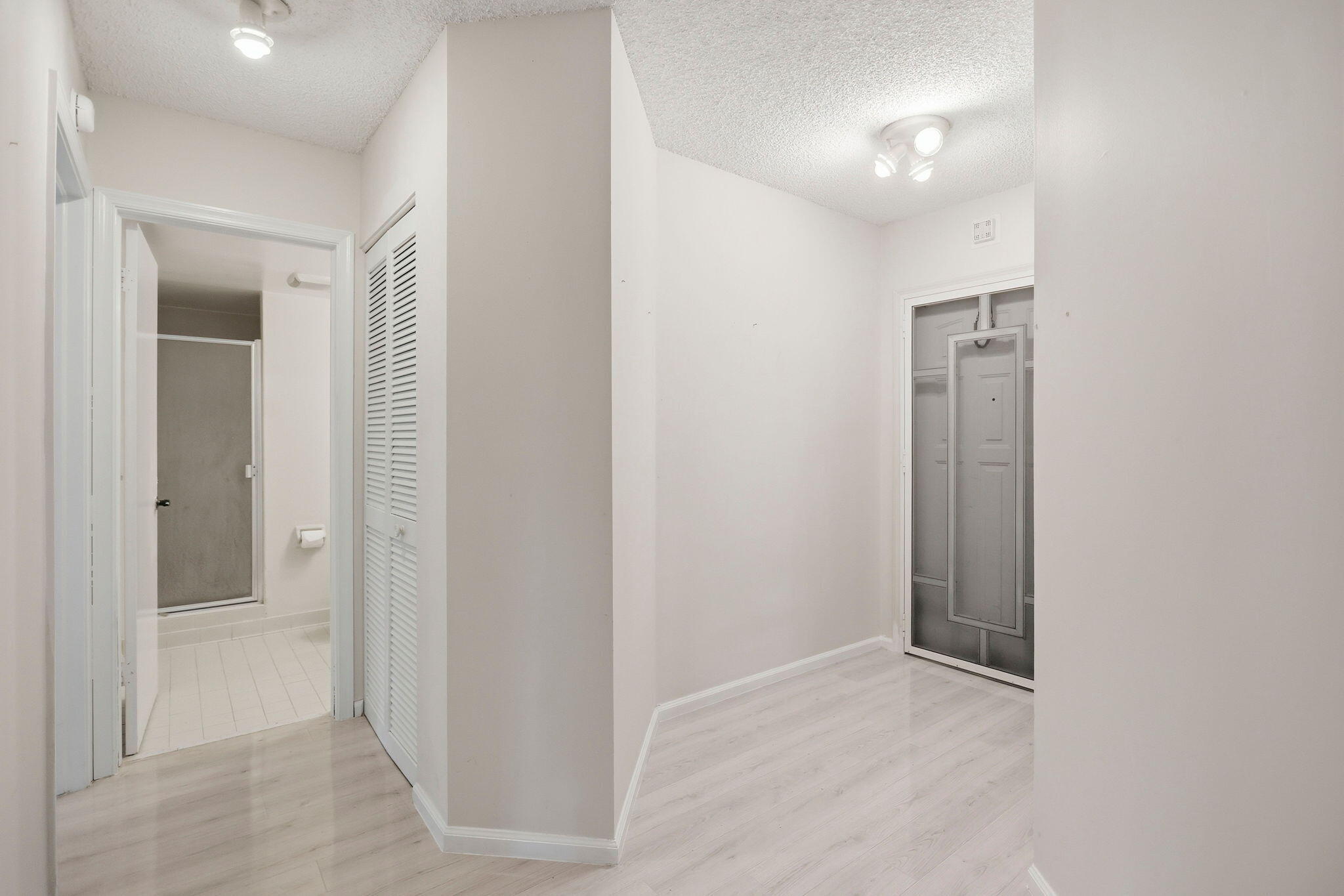 LAKESIDE CONDO 9 OF BANYAN SPRINGS - Residential