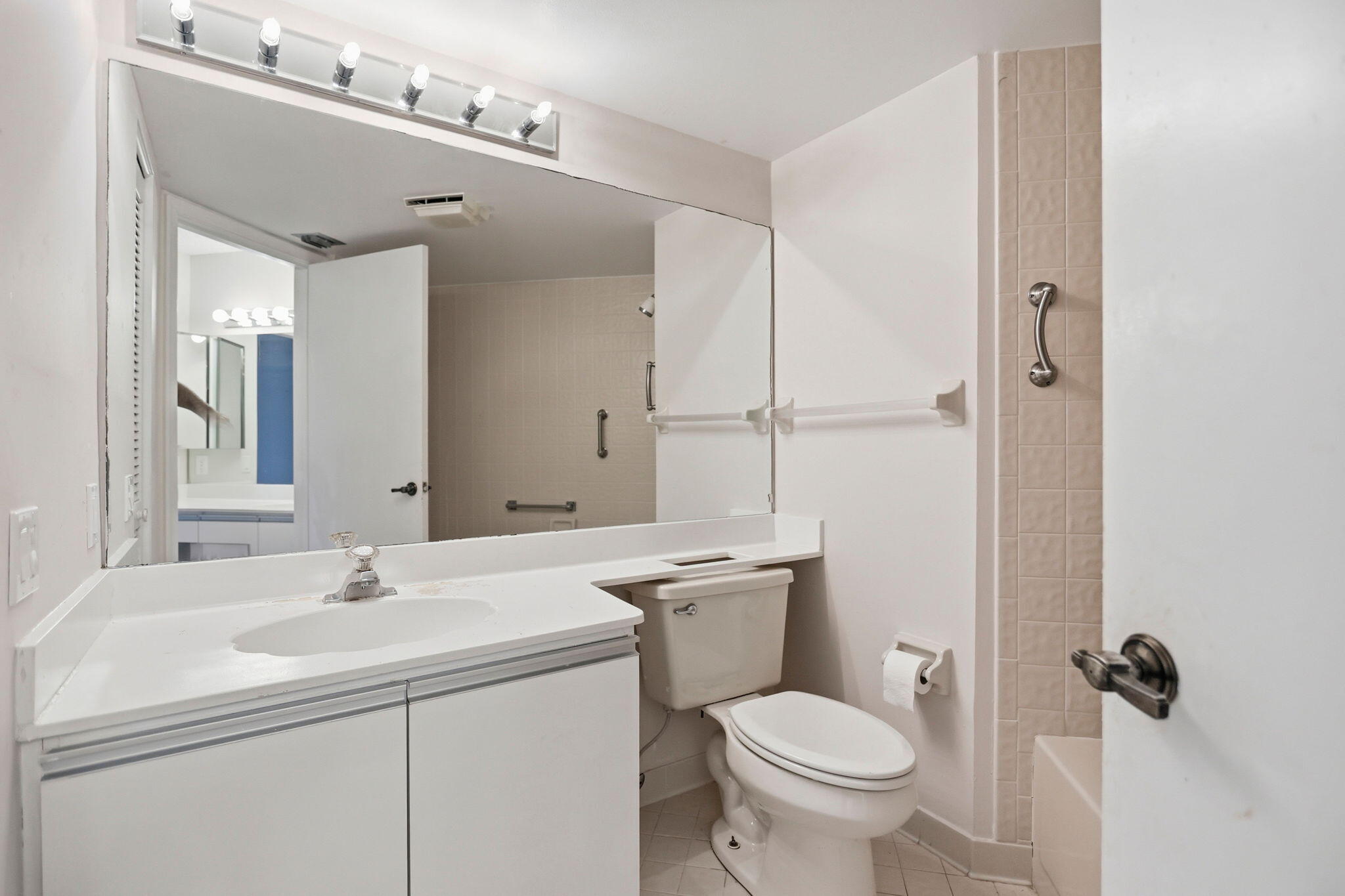 LAKESIDE CONDO 9 OF BANYAN SPRINGS - Residential