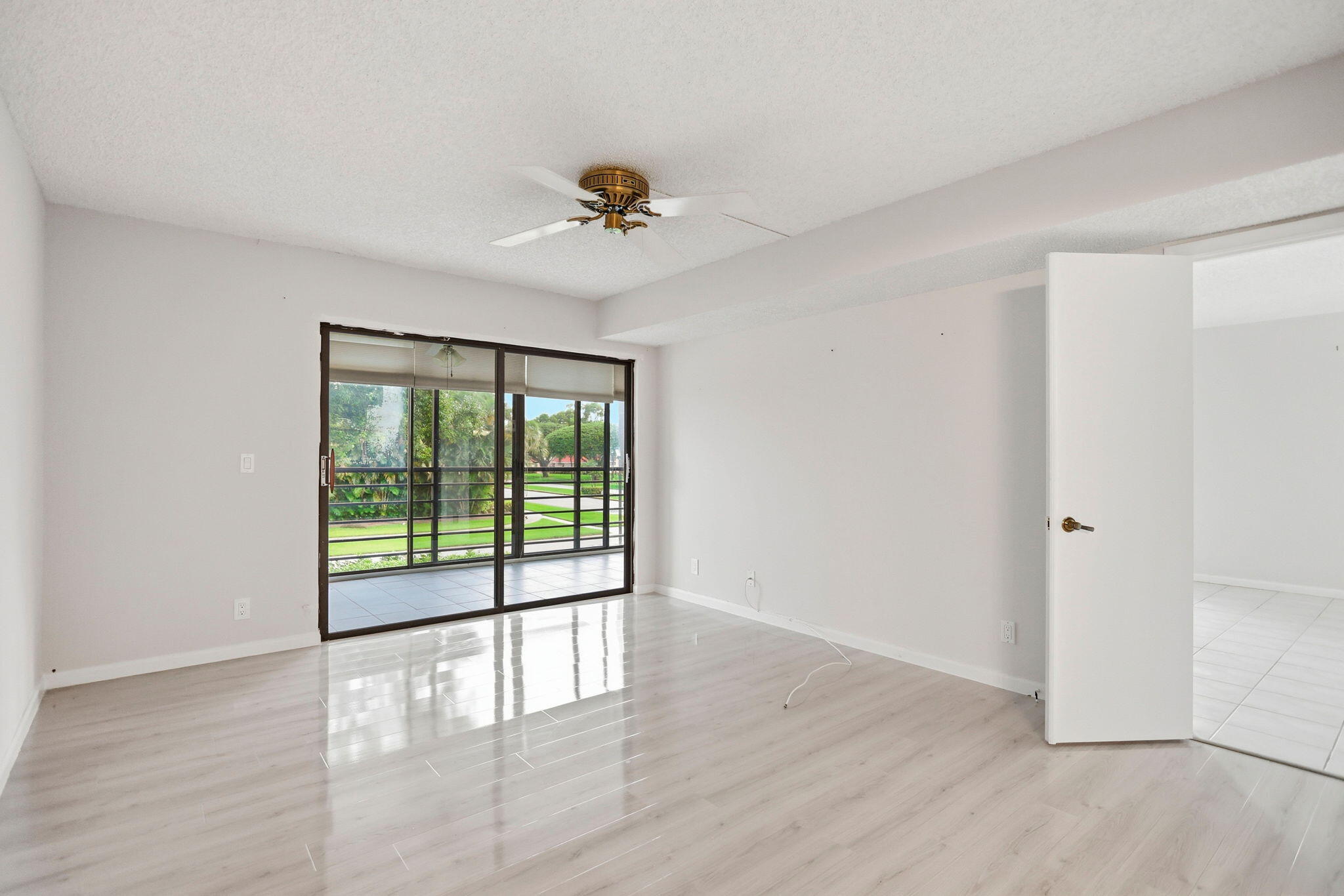 LAKESIDE CONDO 9 OF BANYAN SPRINGS - Residential