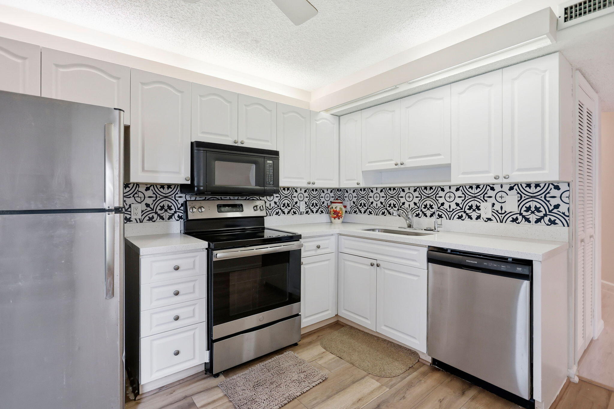 LAKESIDE CONDO 9 OF BANYAN SPRINGS - Residential