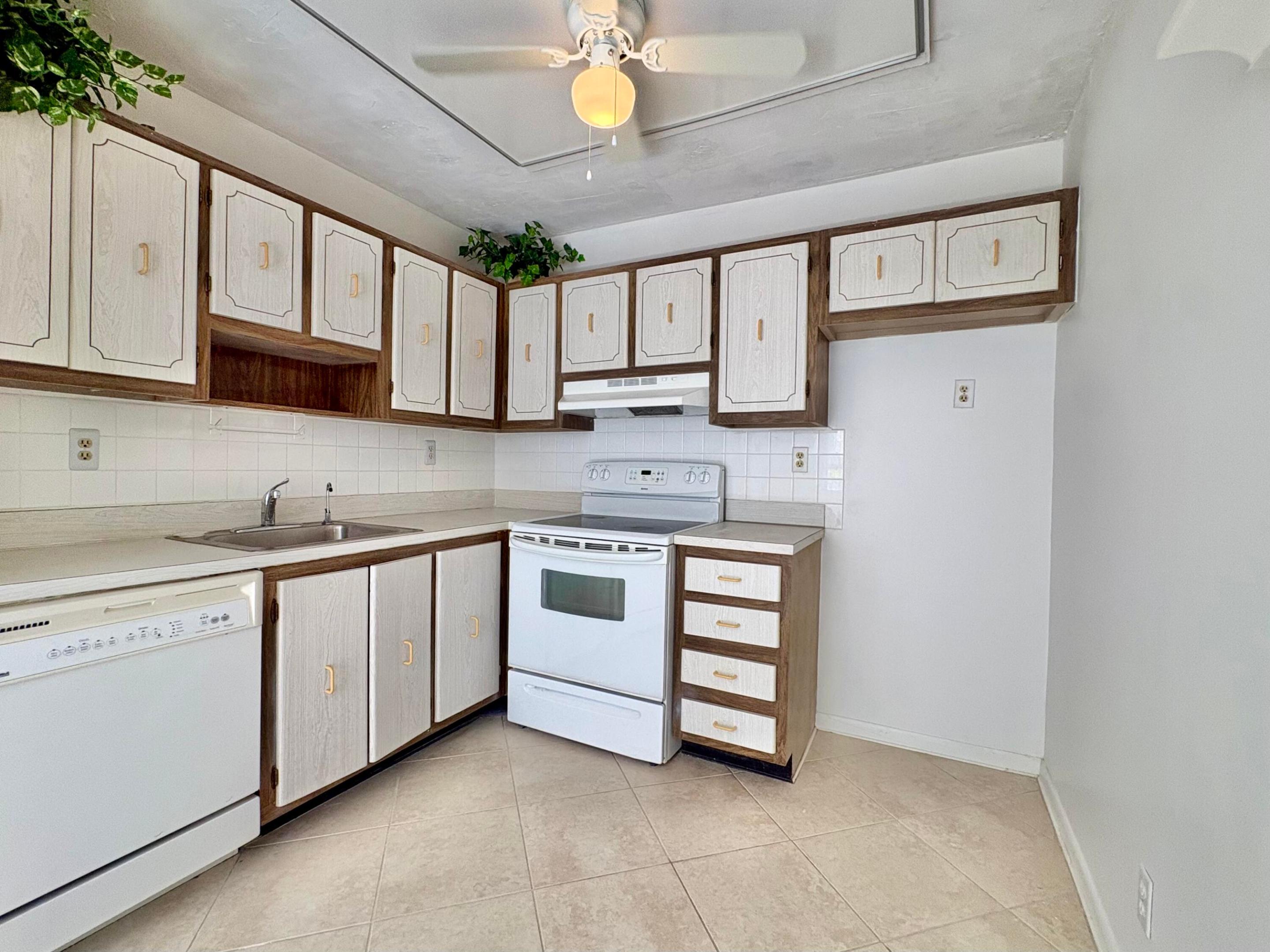 KINGS POINT CAPRI CONDOS - Residential
