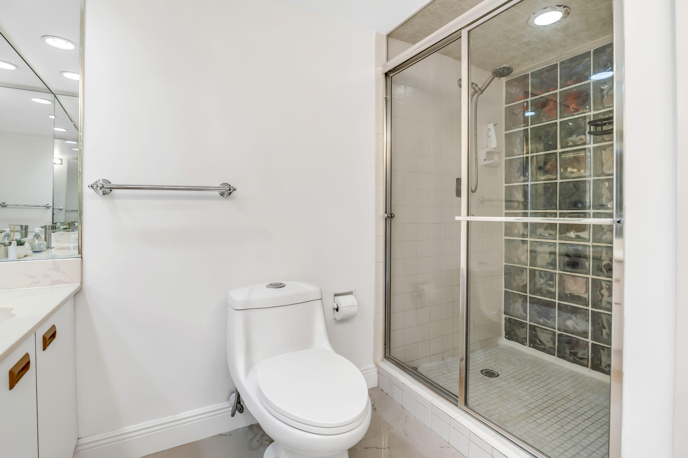 BOCA BAYOU CONDO - Residential Lease