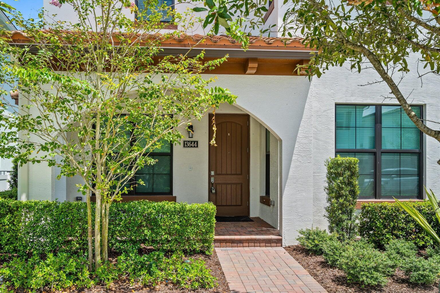 ALTON NEIGHBORHOOD - Residential Lease