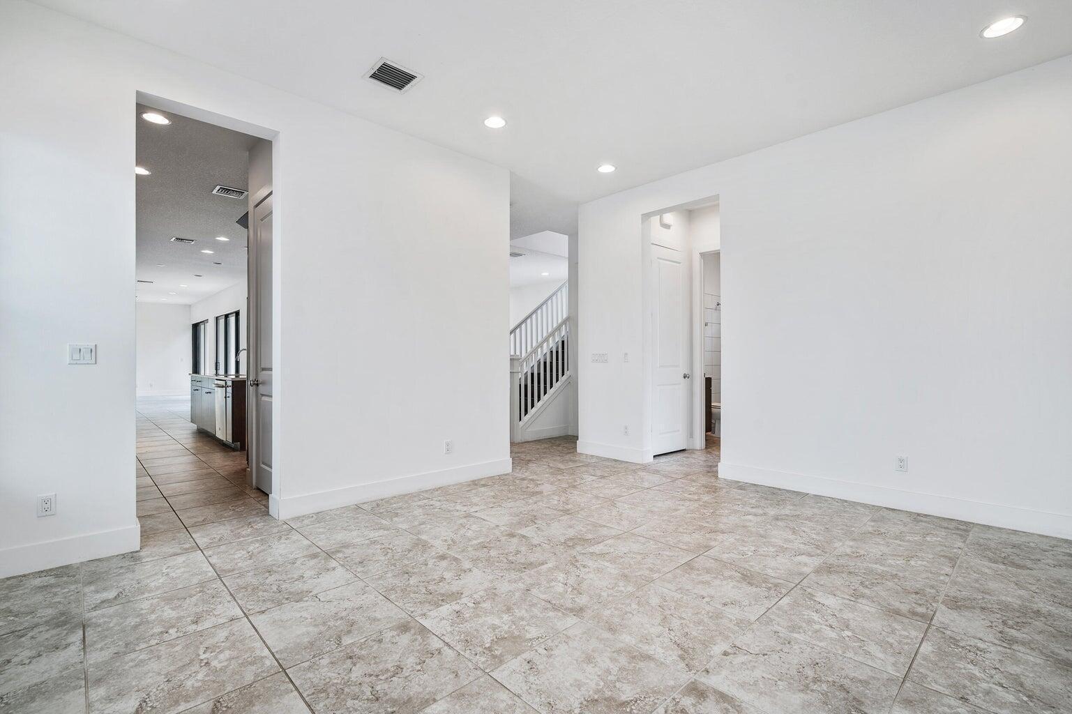 ALTON NEIGHBORHOOD - Residential Lease