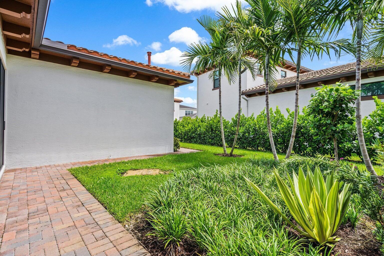 ALTON NEIGHBORHOOD - Residential Lease