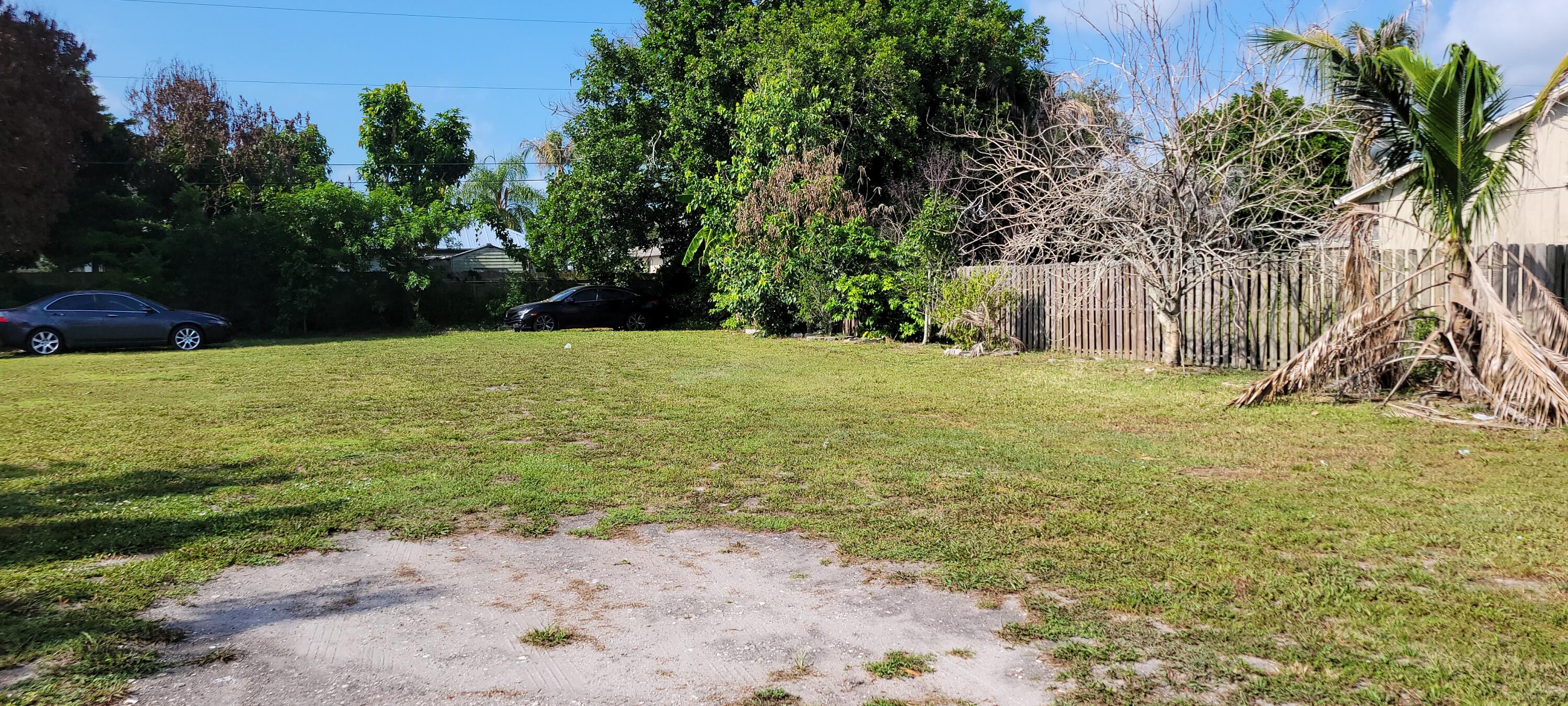 PORT ST LUCIE SECTION 27 - Land