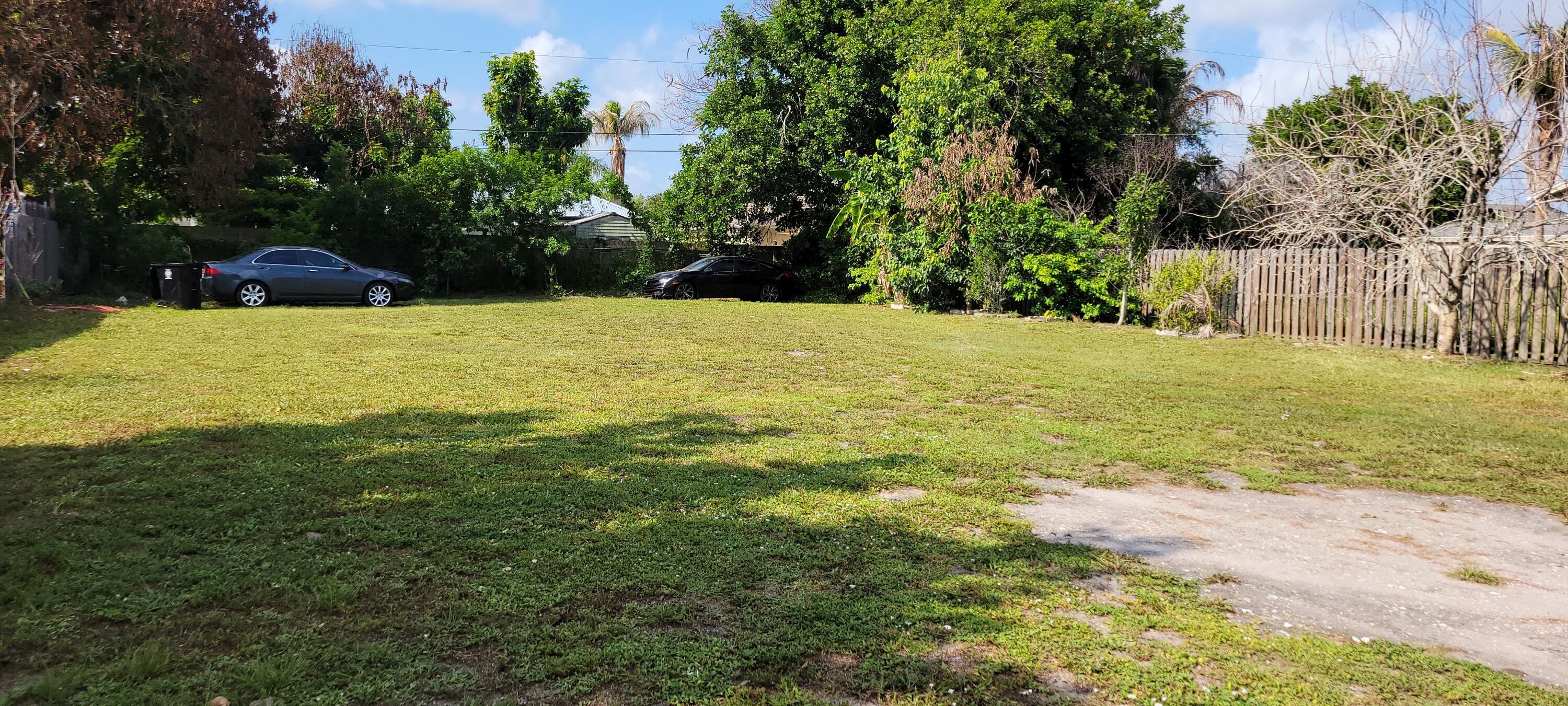PORT ST LUCIE SECTION 27 - Land