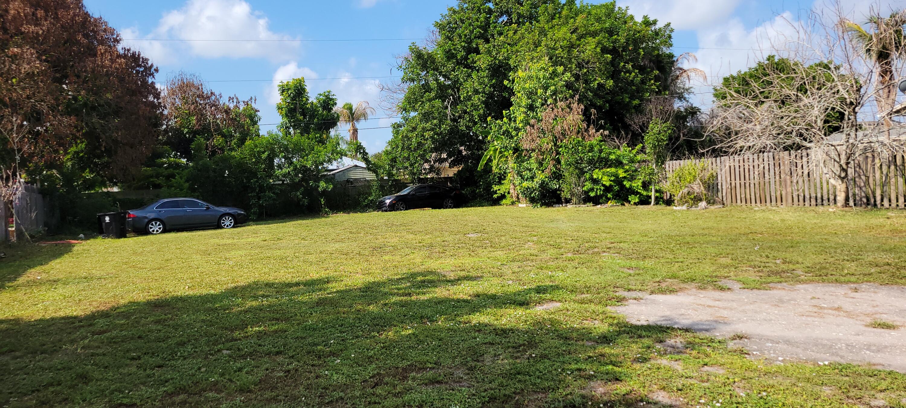 PORT ST LUCIE SECTION 27 - Land