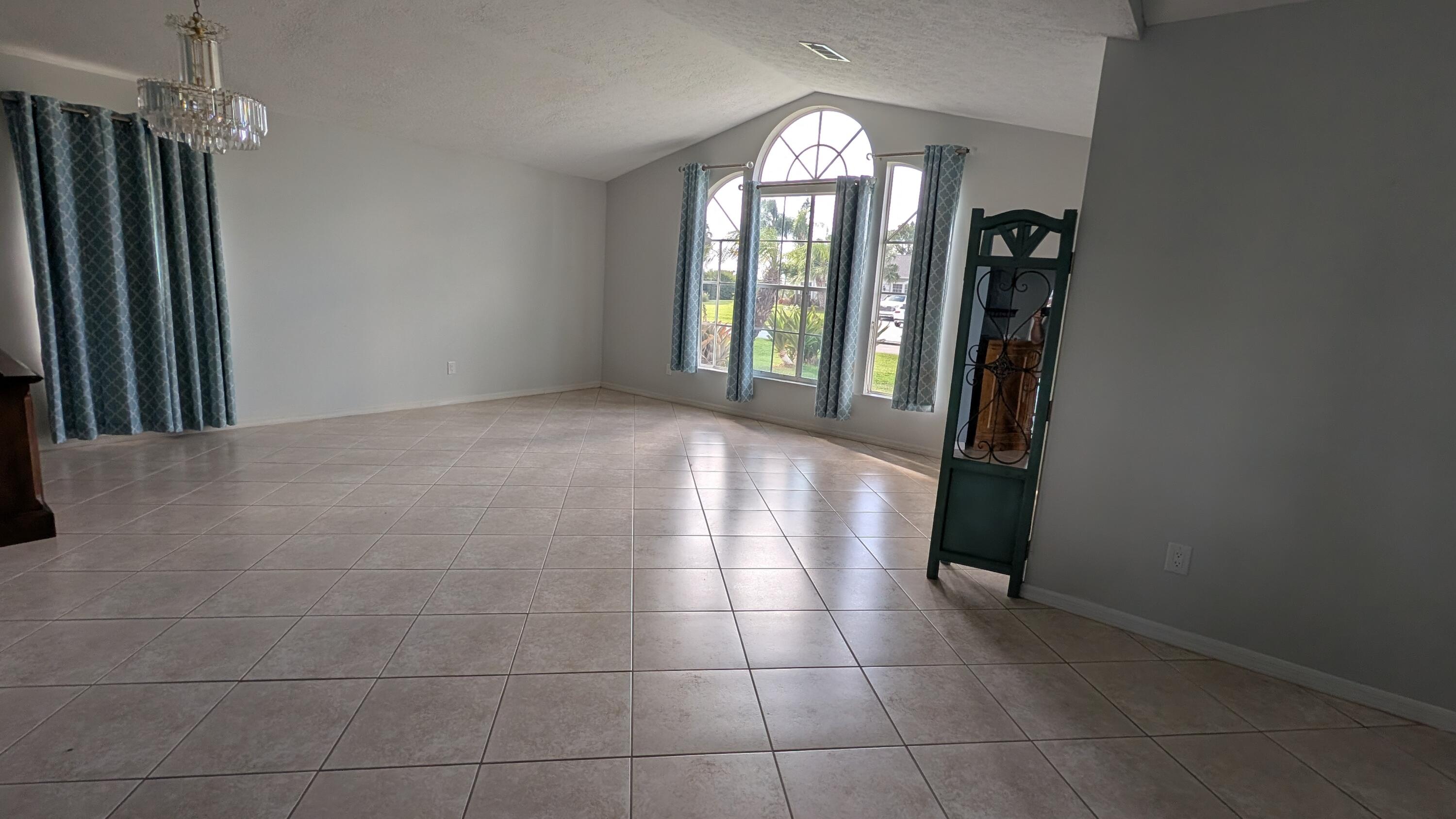 SOUTHBEND MANOR - Residential