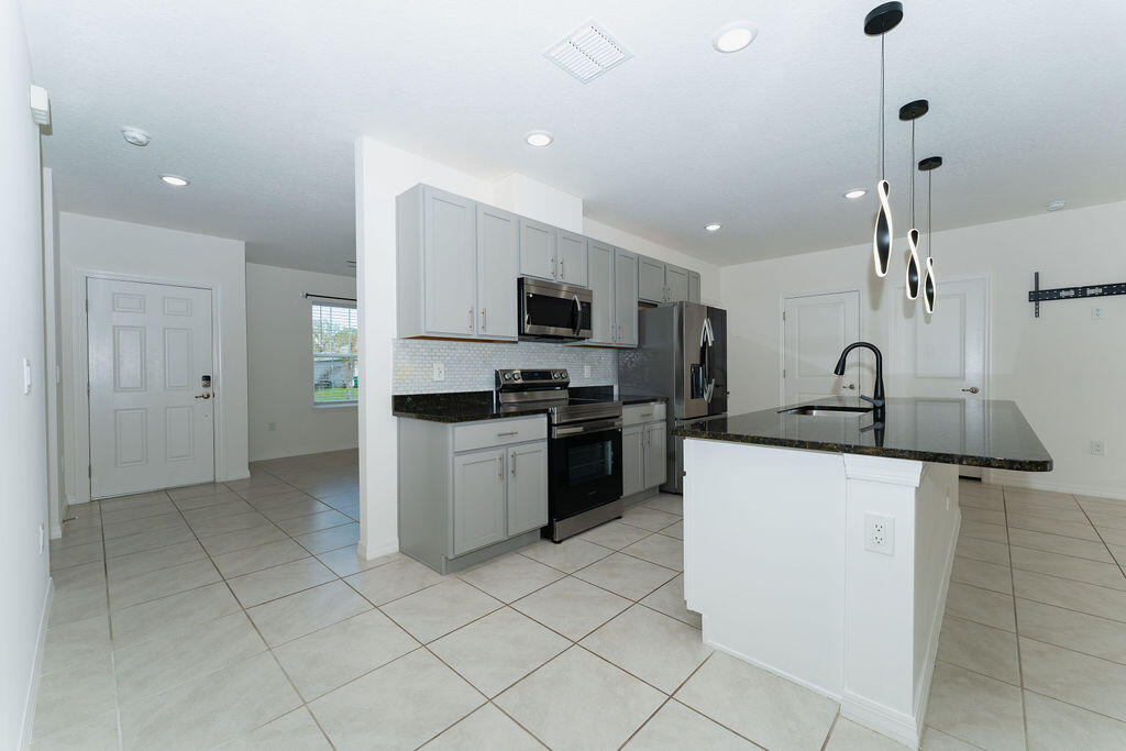 PORT ST LUCIE SECTION 13 - Residential Lease
