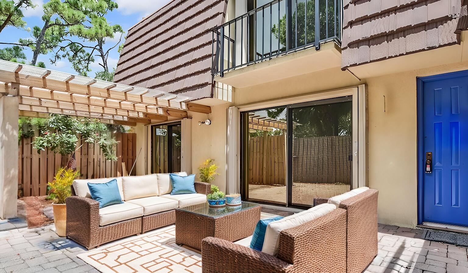 GARDEN LAKES AND GARDEN SQUARE SHOPS - Residential Lease
