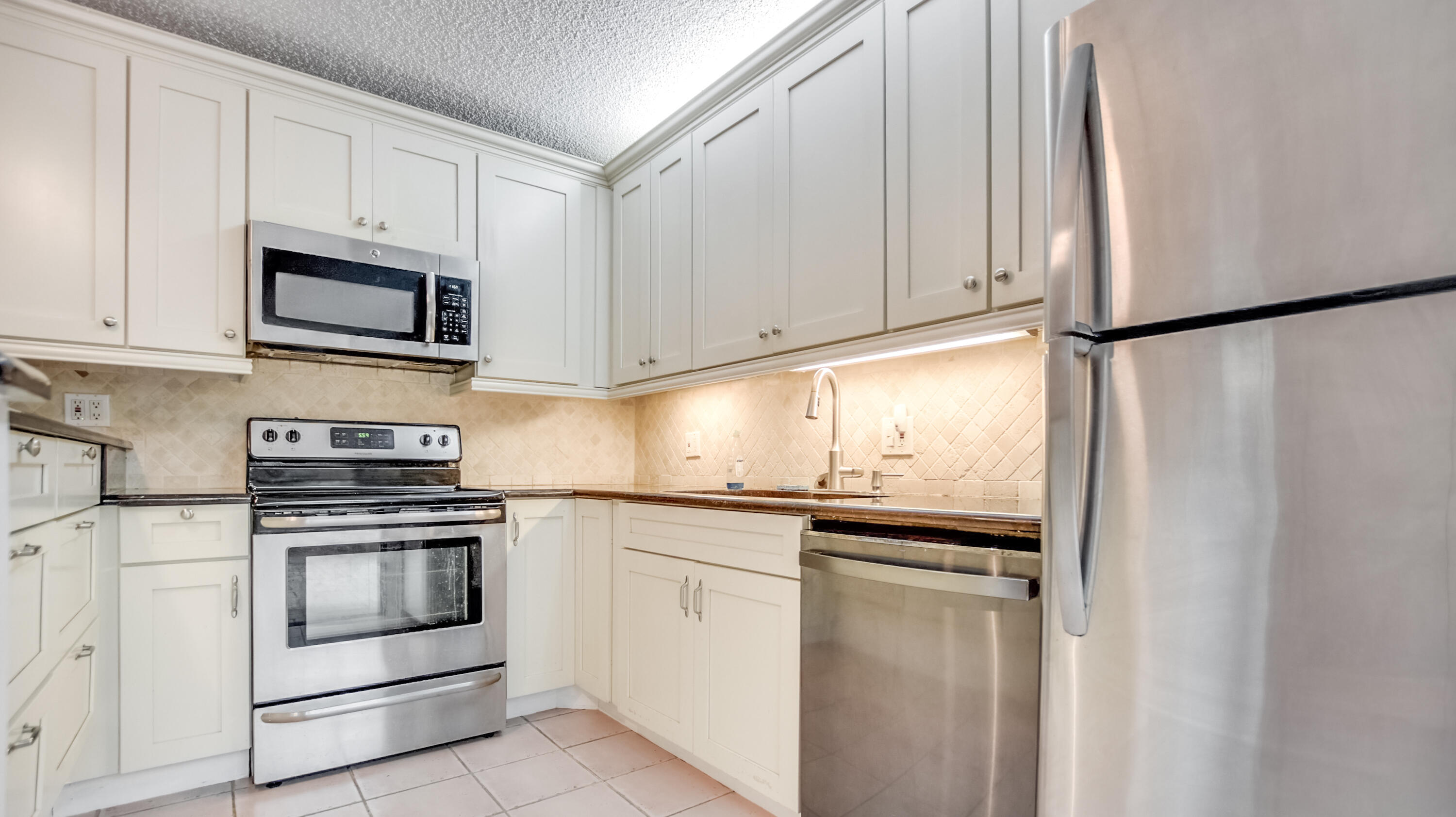 GARDEN LAKES AND GARDEN SQUARE SHOPS - Residential Lease