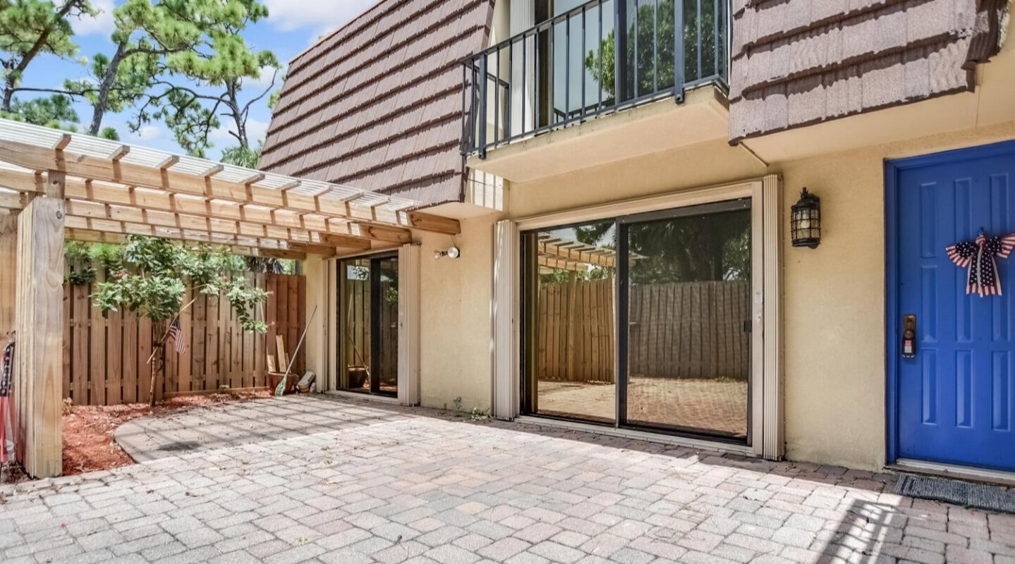 GARDEN LAKES AND GARDEN SQUARE SHOPS - Residential Lease