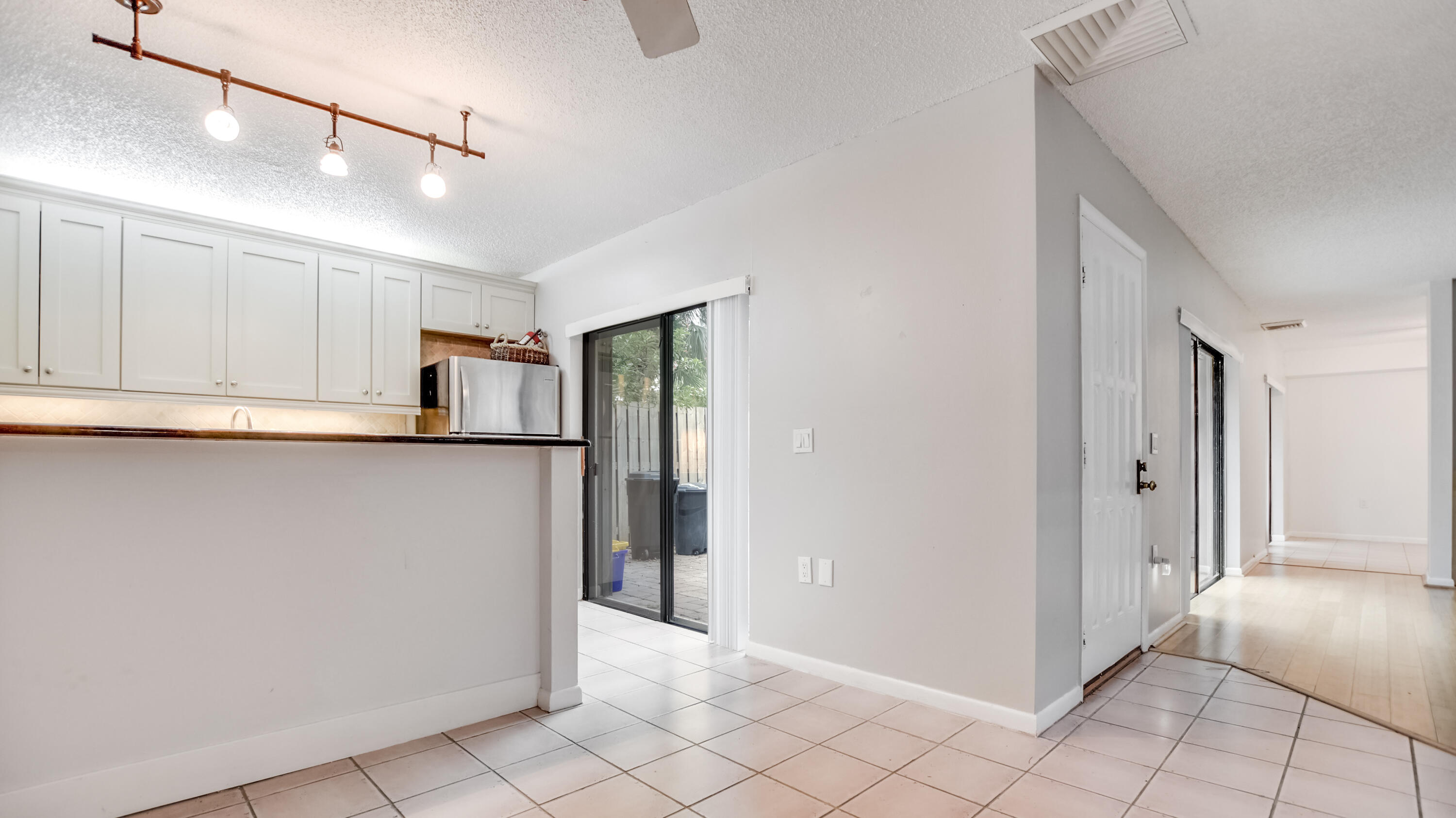 GARDEN LAKES AND GARDEN SQUARE SHOPS - Residential Lease