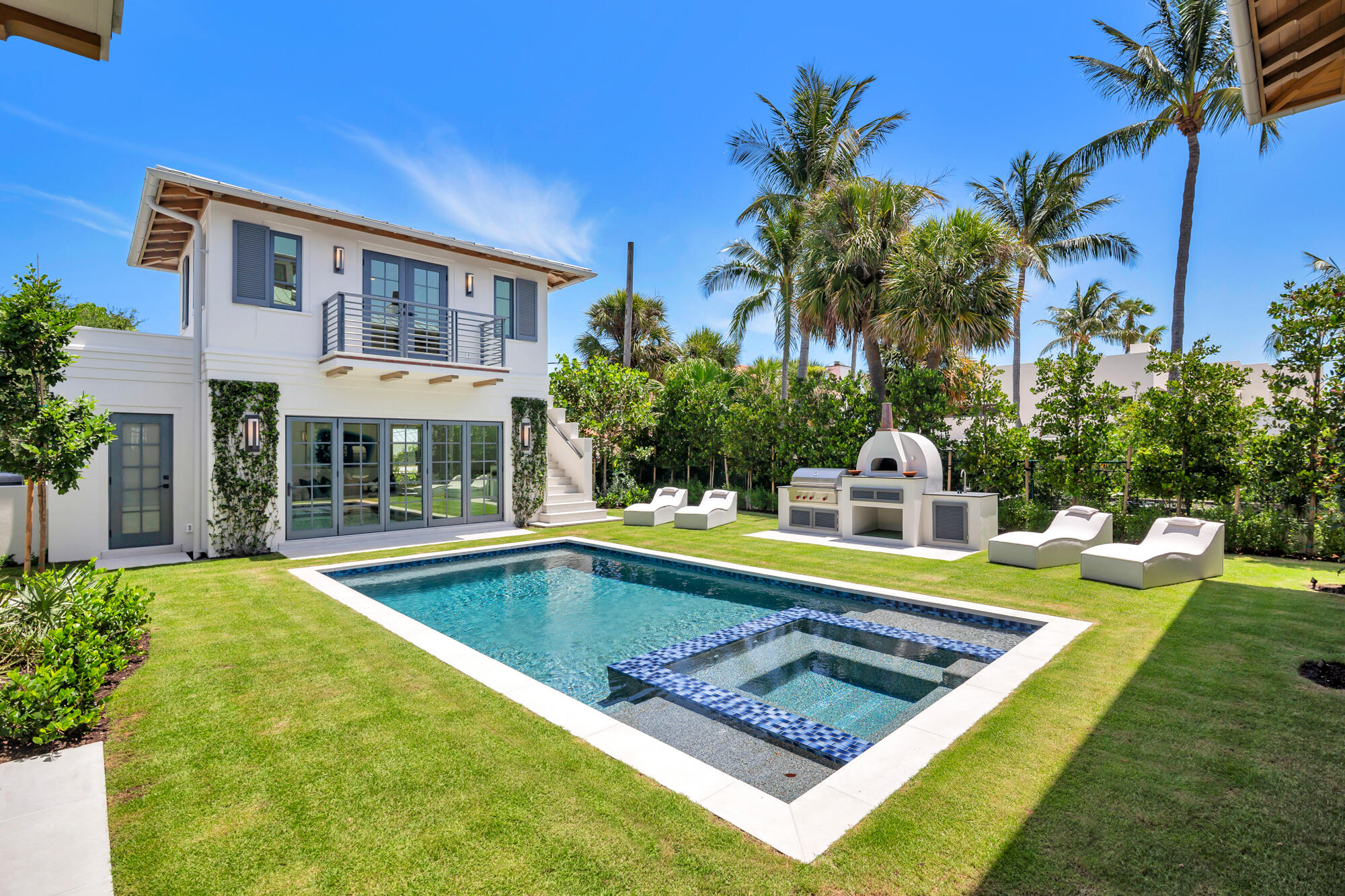 WORTH COURT - Residential