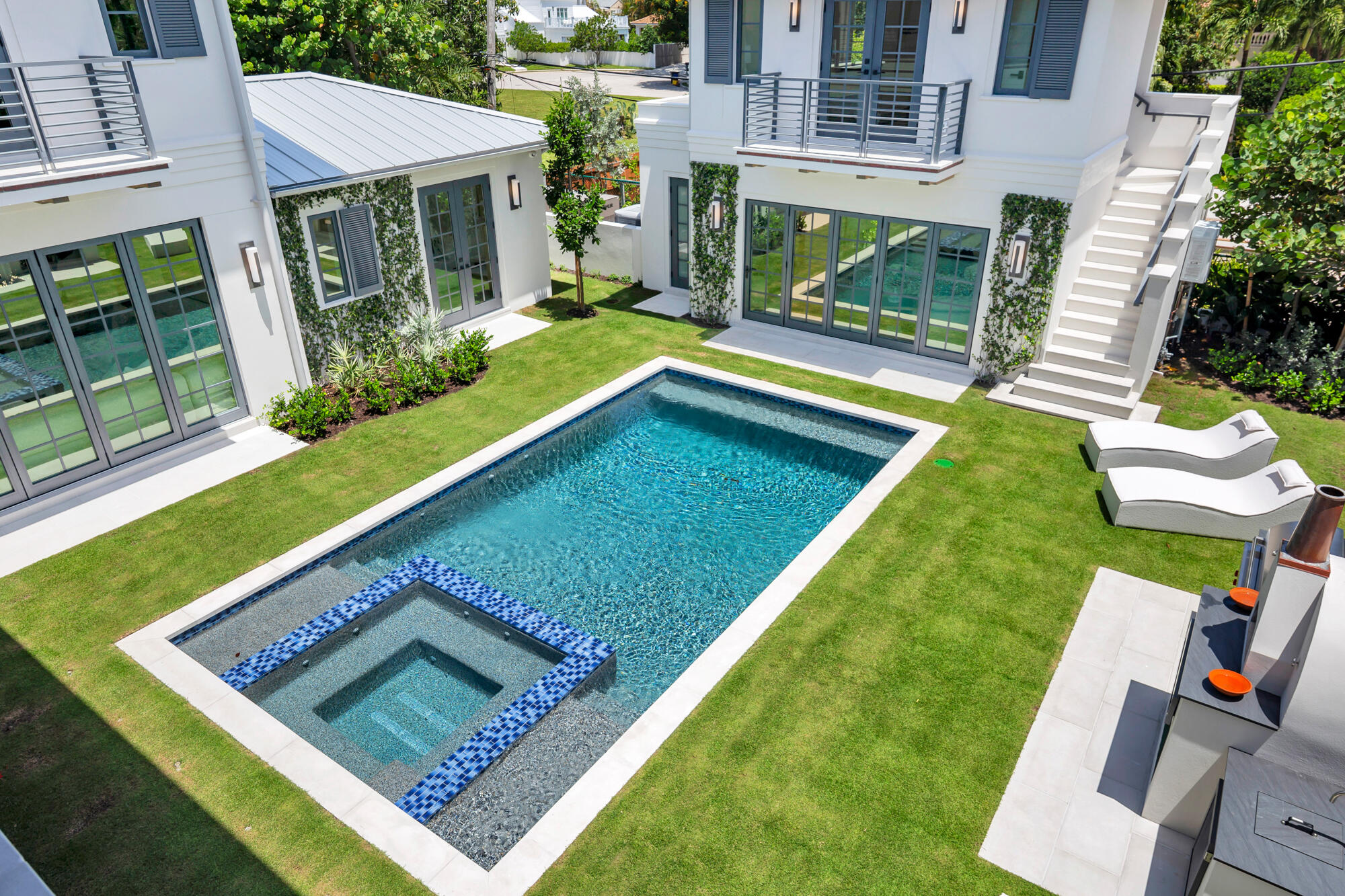 WORTH COURT - Residential