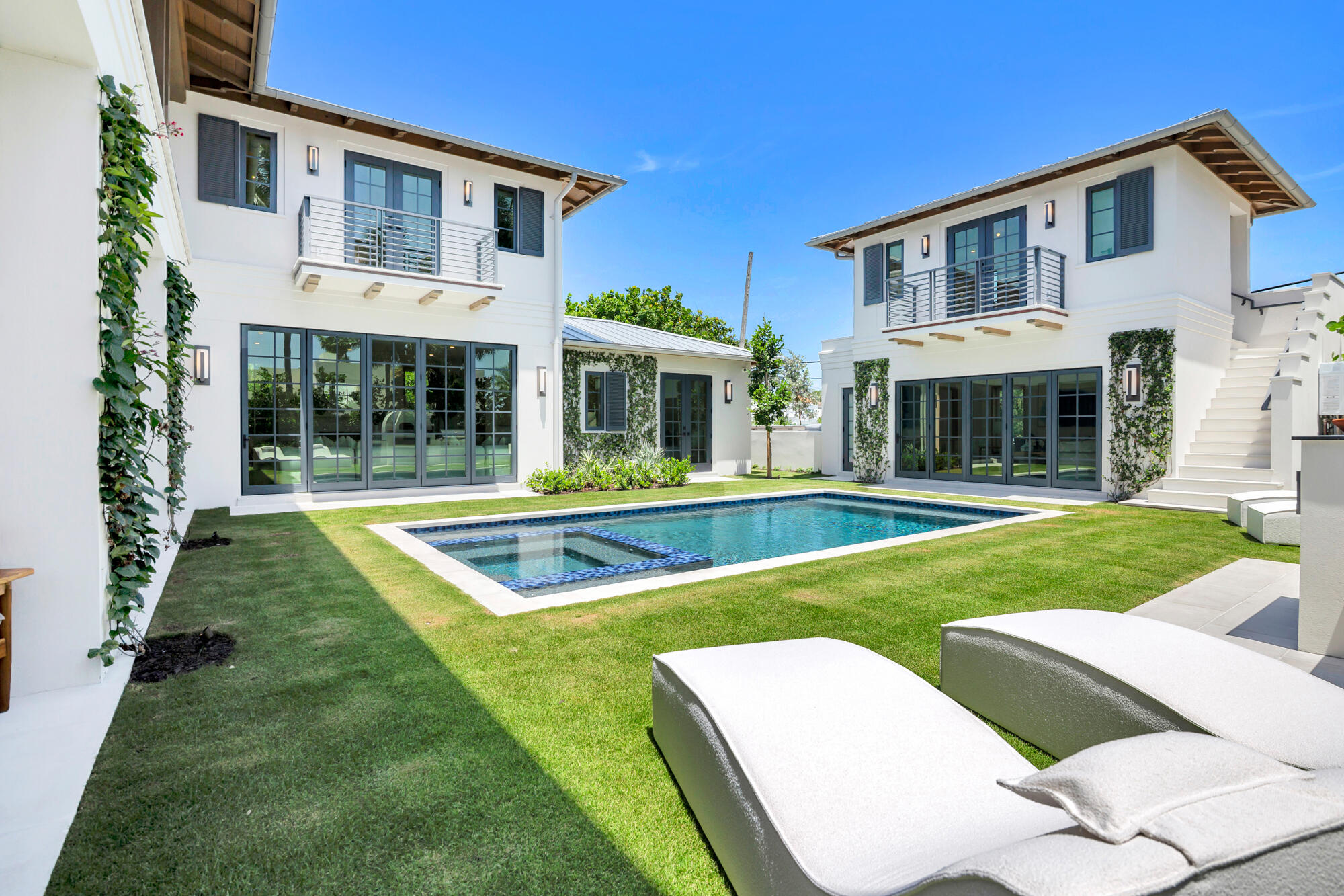 WORTH COURT - Residential