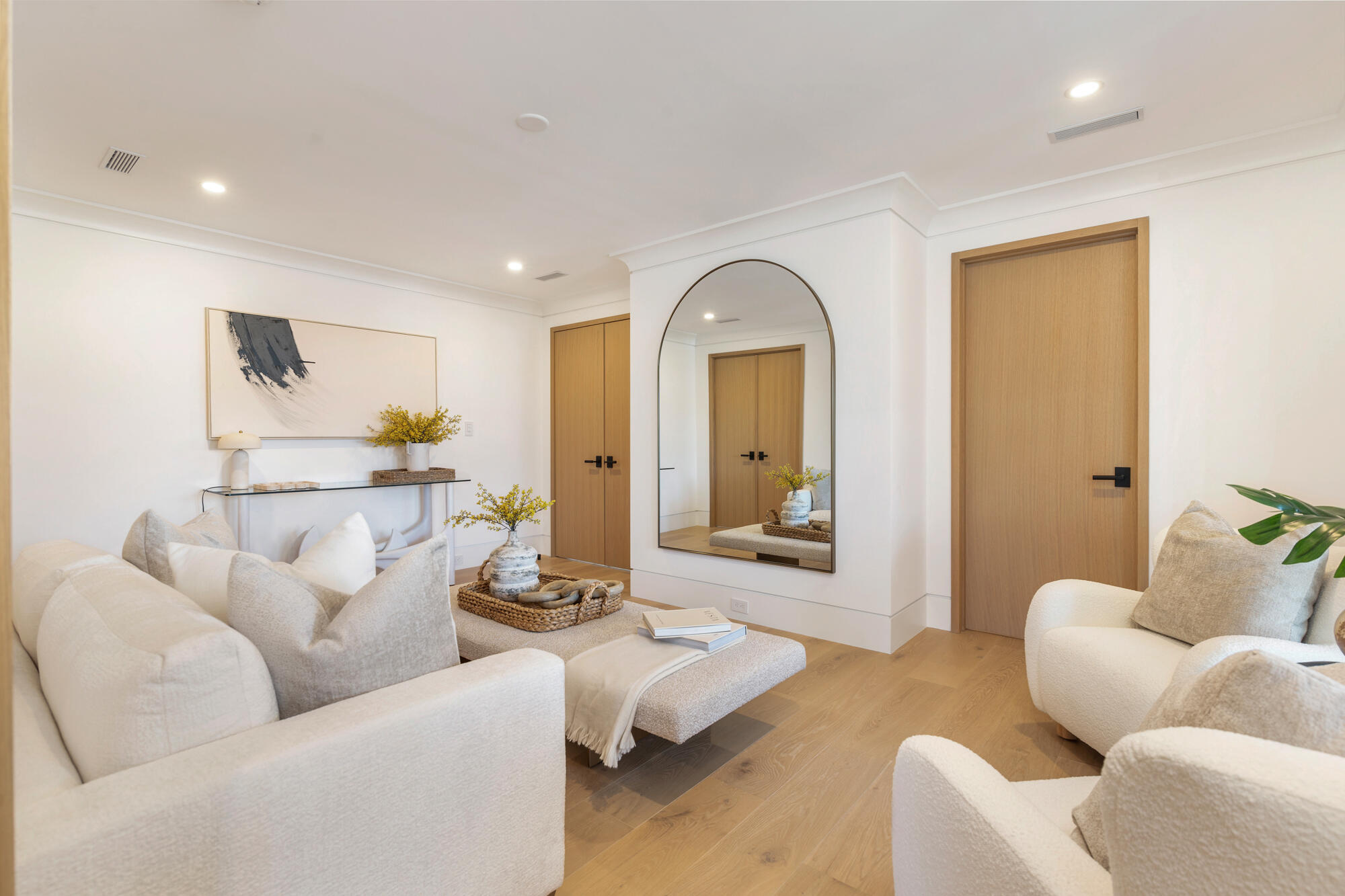 WORTH COURT - Residential