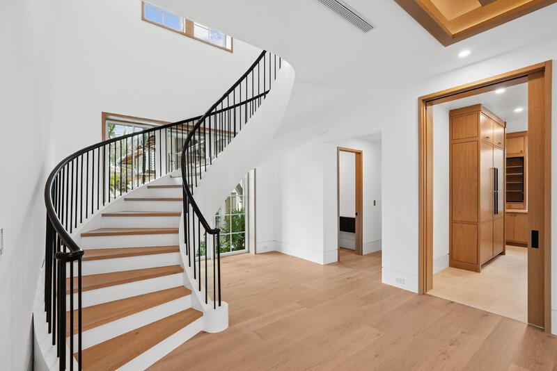 WORTH COURT - Residential
