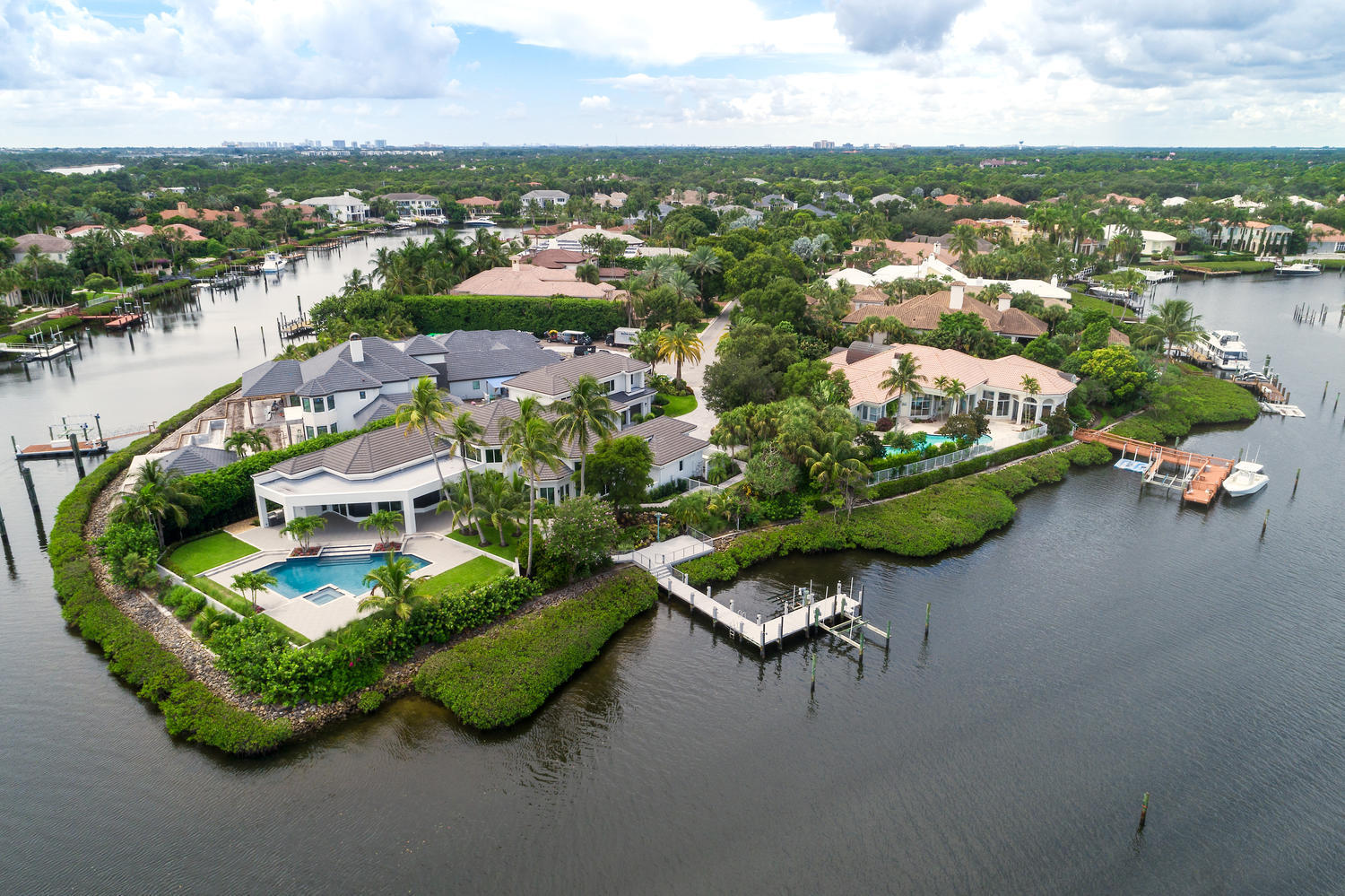 ADMIRALS COVE PAR E - Residential