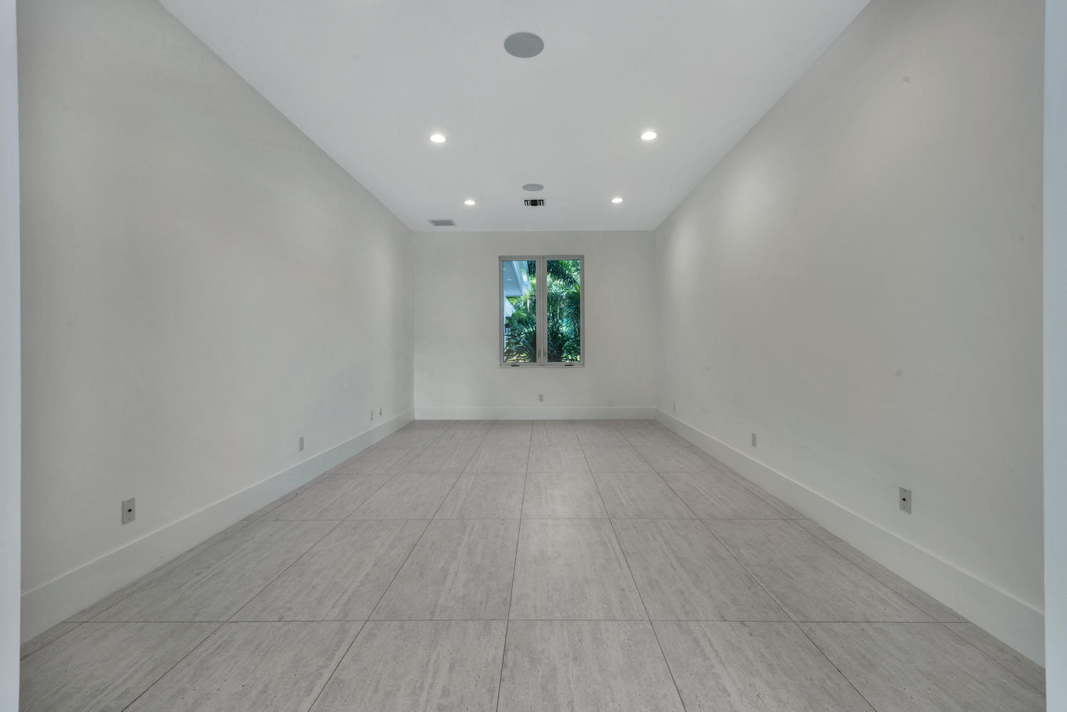 ADMIRALS COVE PAR E - Residential