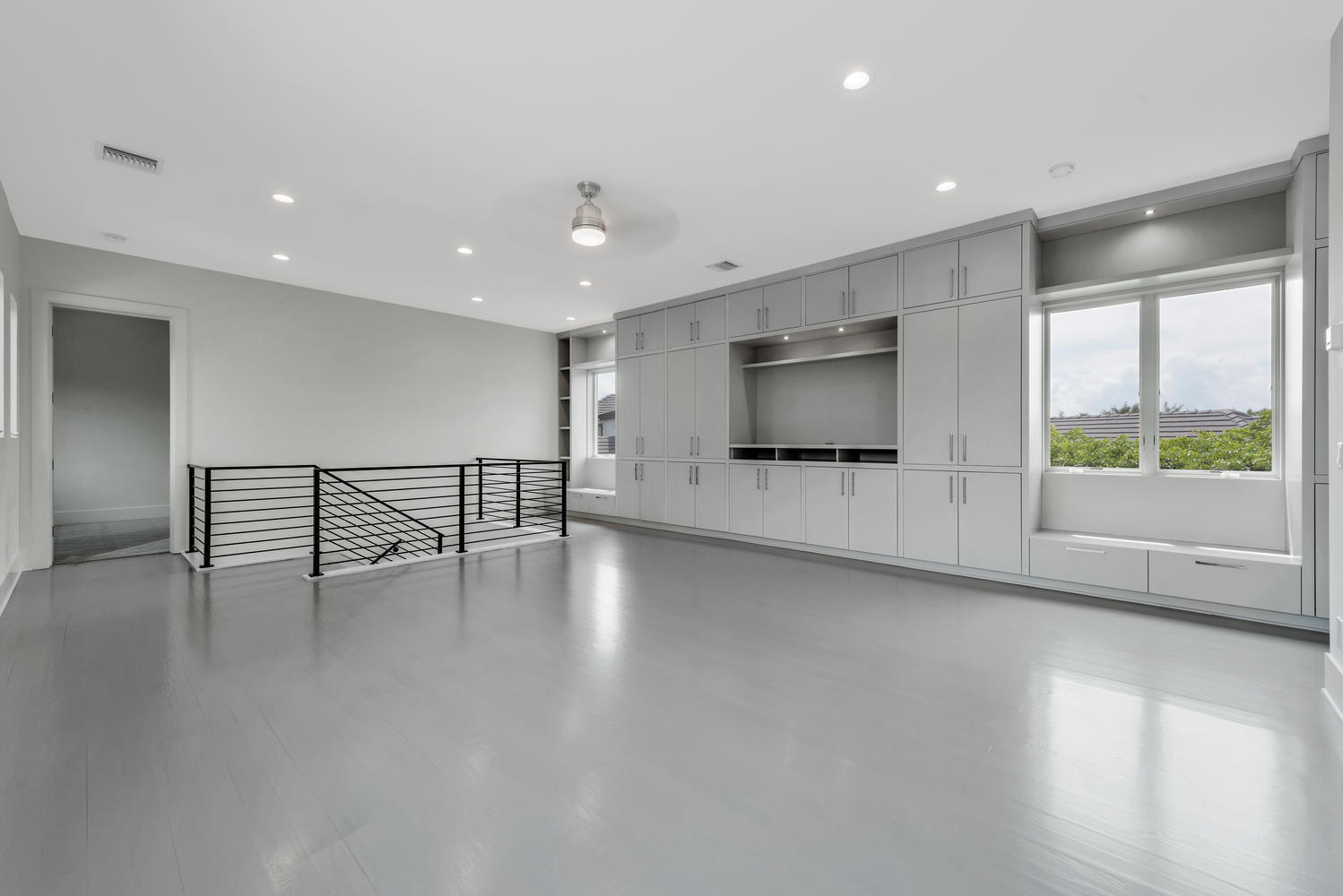ADMIRALS COVE PAR E - Residential