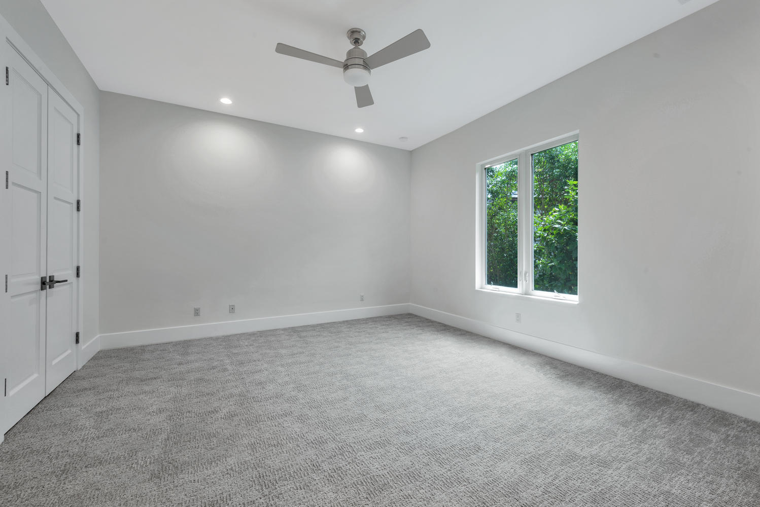 ADMIRALS COVE PAR E - Residential