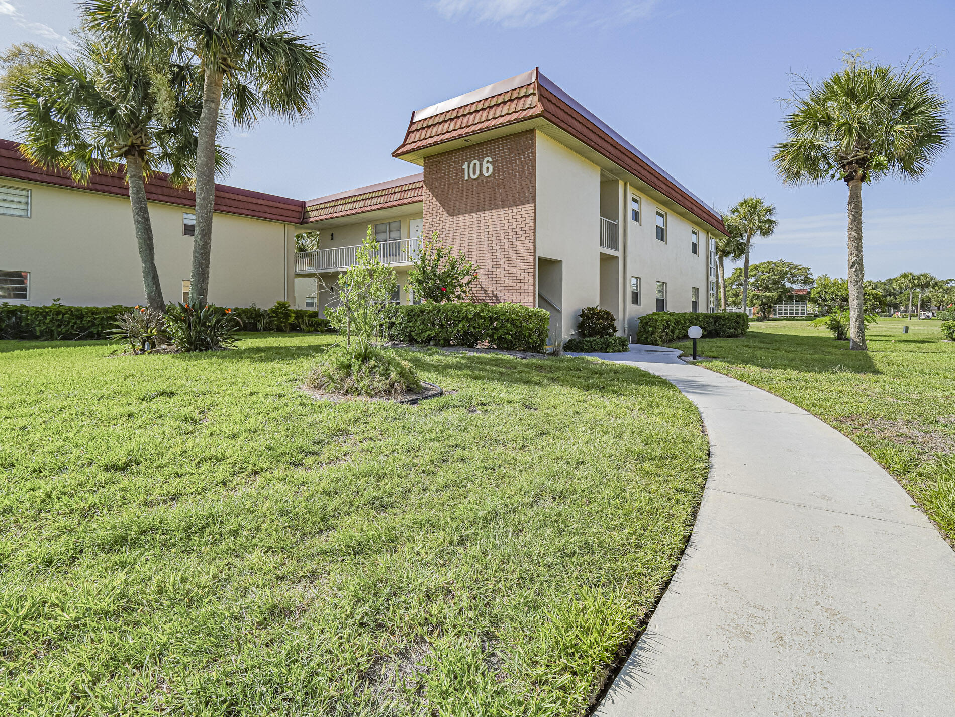 VISTA ROYALE PHASE IV BLDGS 83-111 - Residential