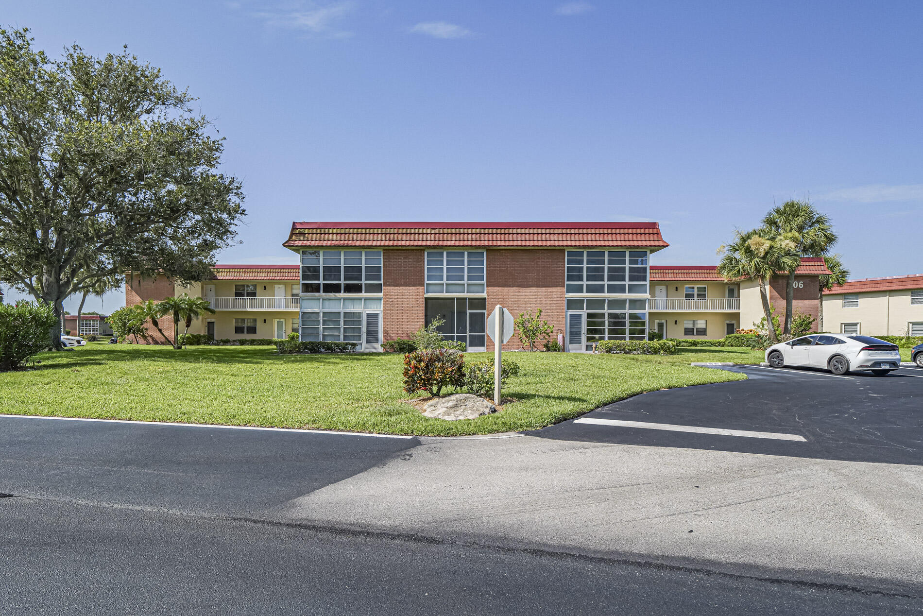 VISTA ROYALE PHASE IV BLDGS 83-111 - Residential