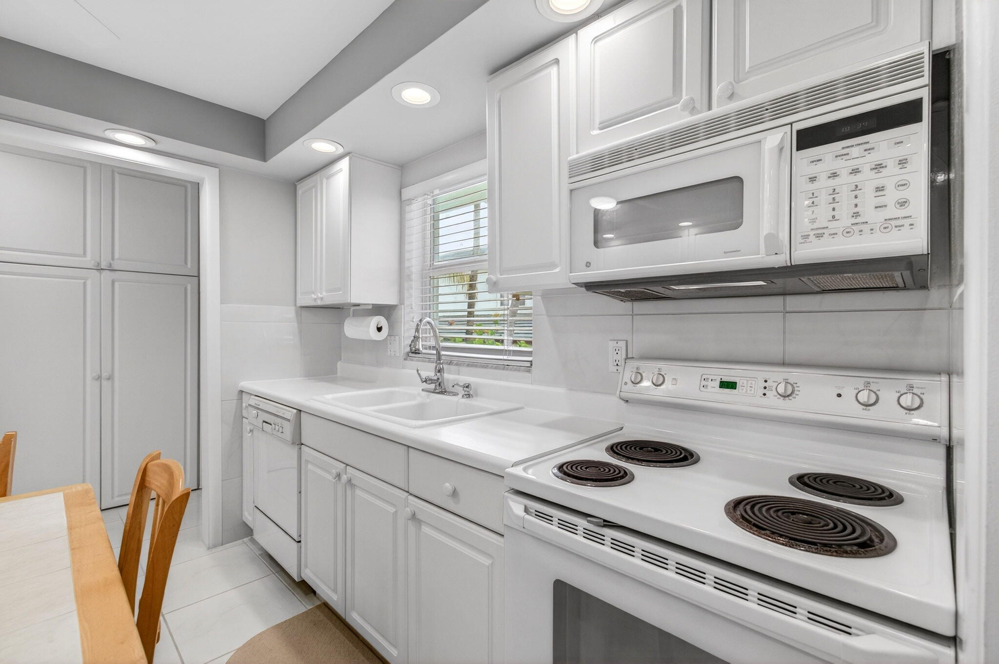 CARLTON HOUSE CONDO - Residential