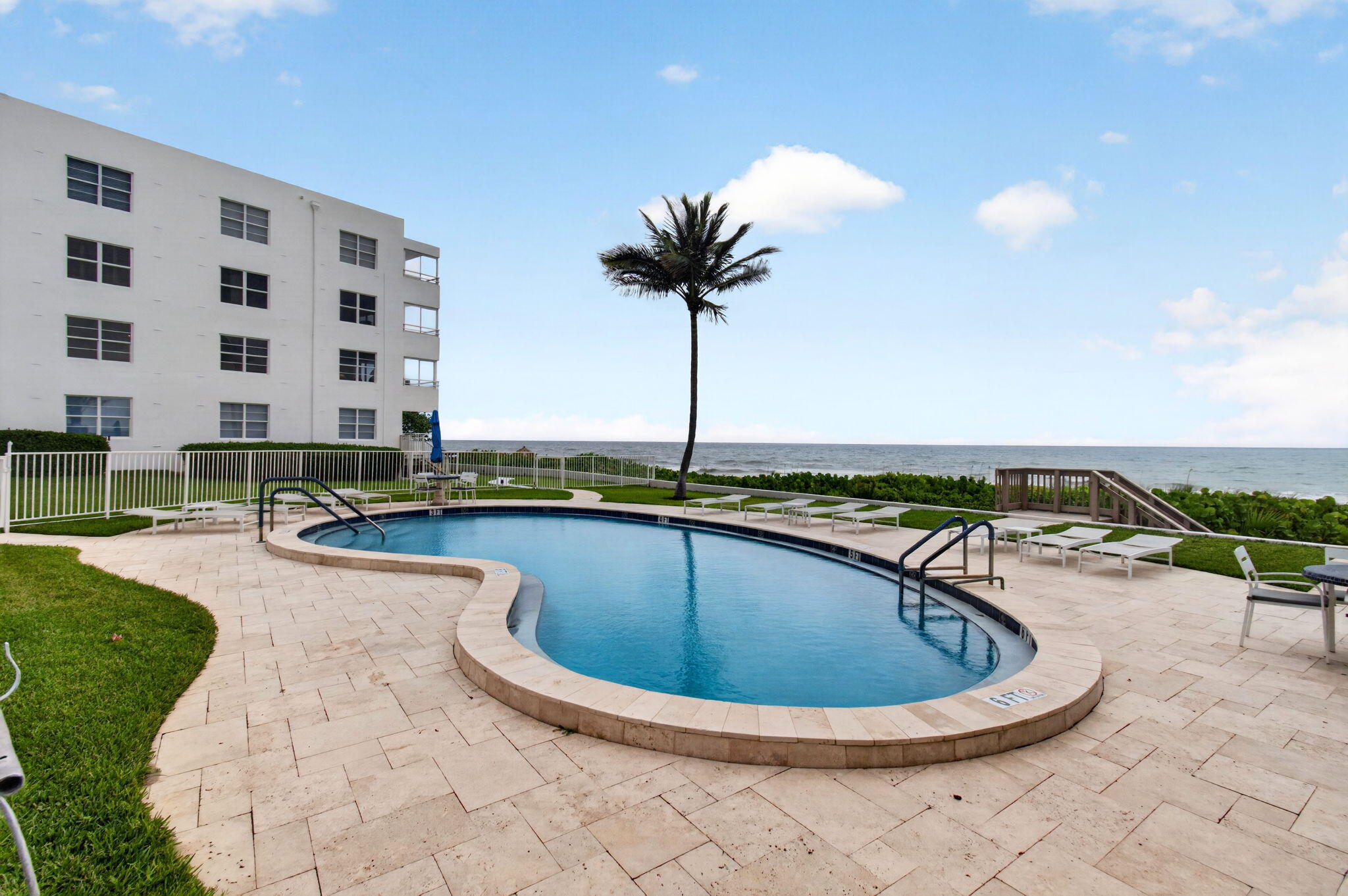 CARLTON HOUSE CONDO - Residential