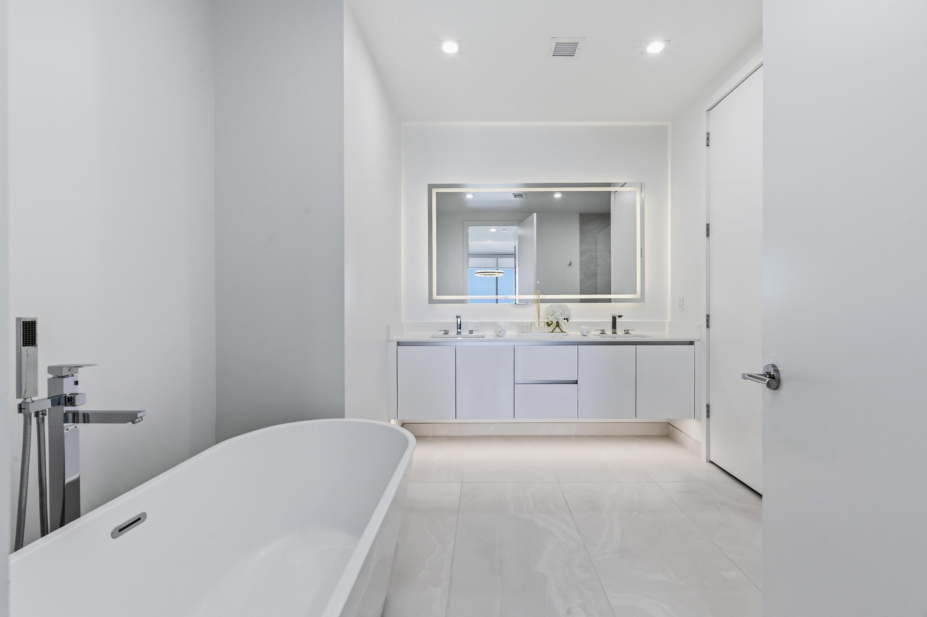 NAUTILUS 220 CONDO - Residential