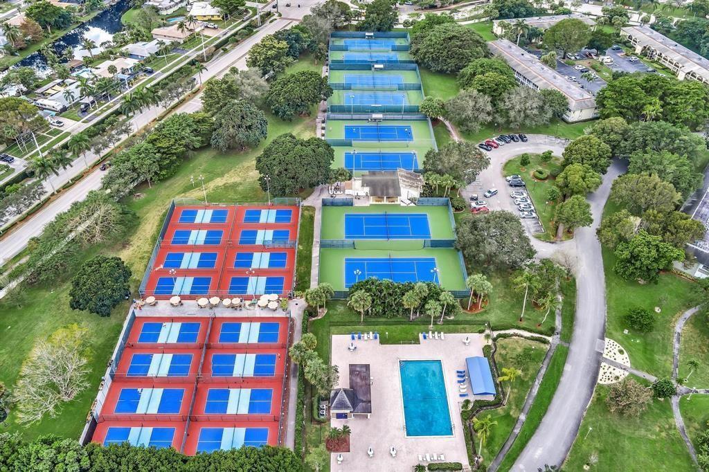 VICTORIA VILLAGE E CONDO - Residential
