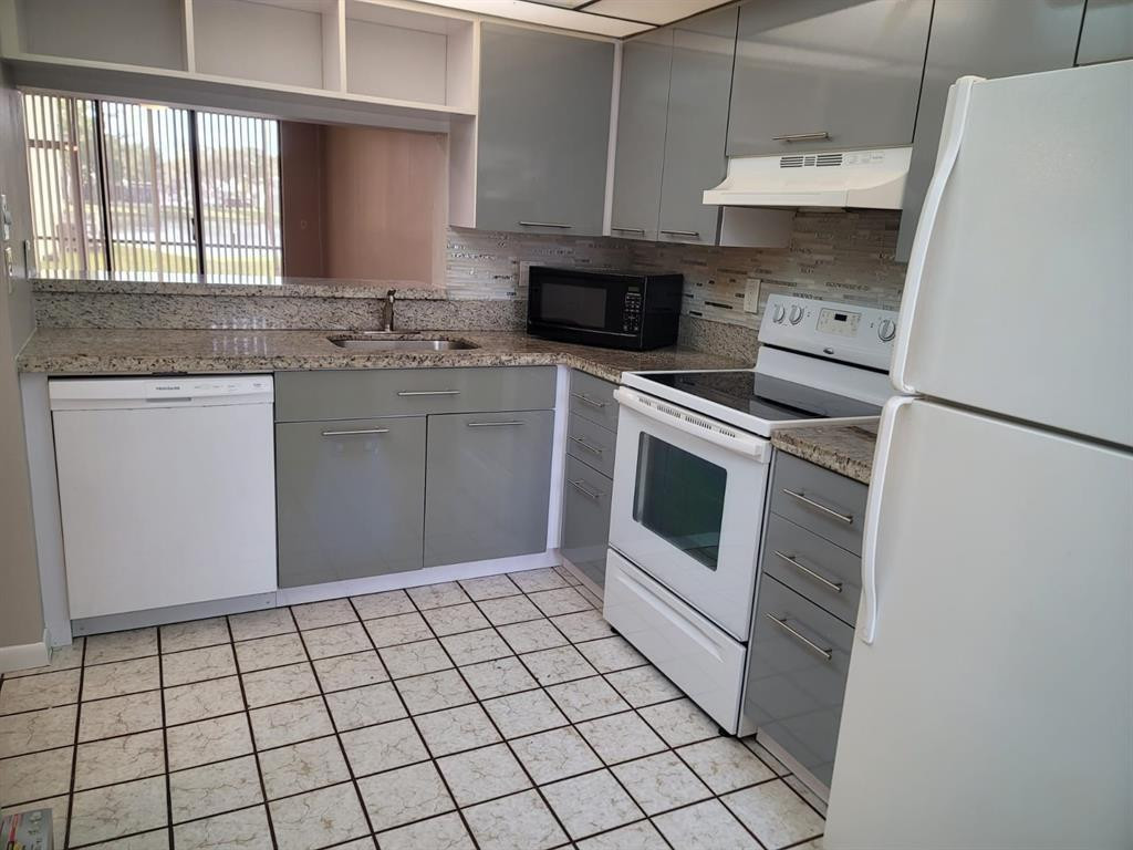 GARDENS AT PEMBROKE LAKES - Residential