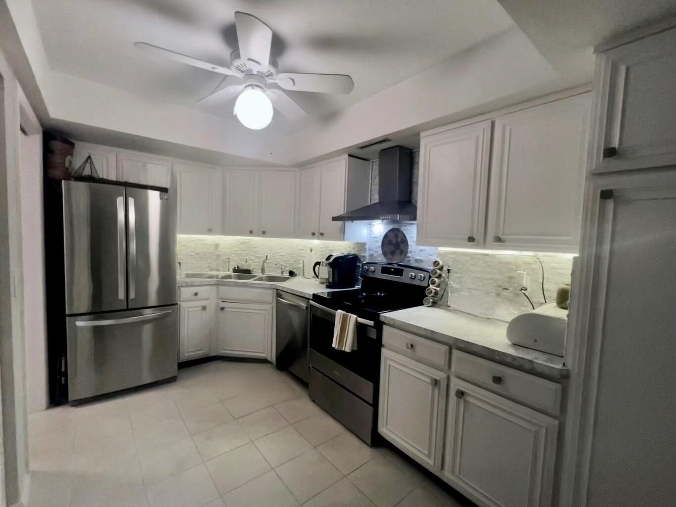 LANDS OF THE PRESIDENT CONDO 7 - Residential Lease