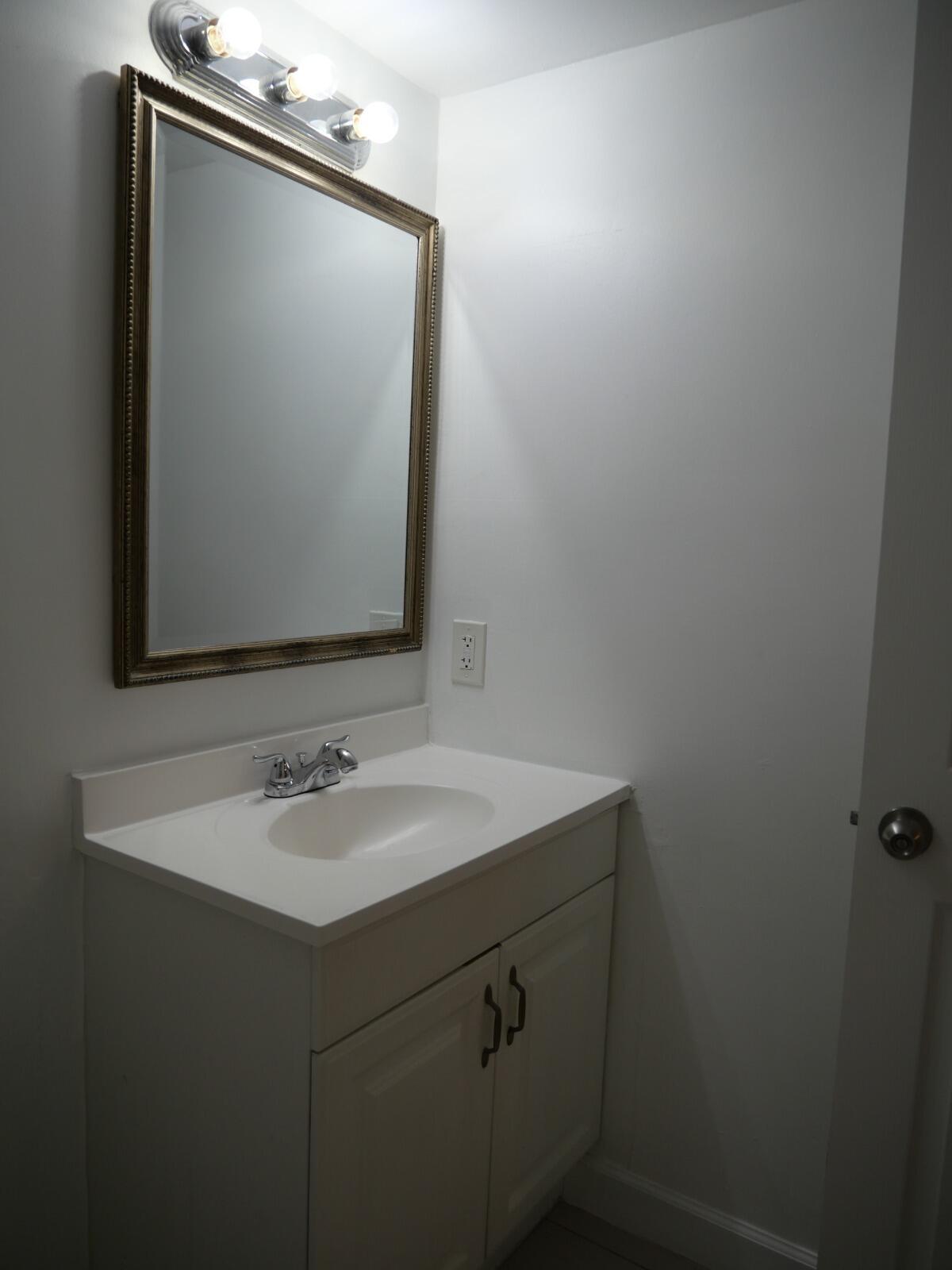 APPLE CREEK - Residential Lease
