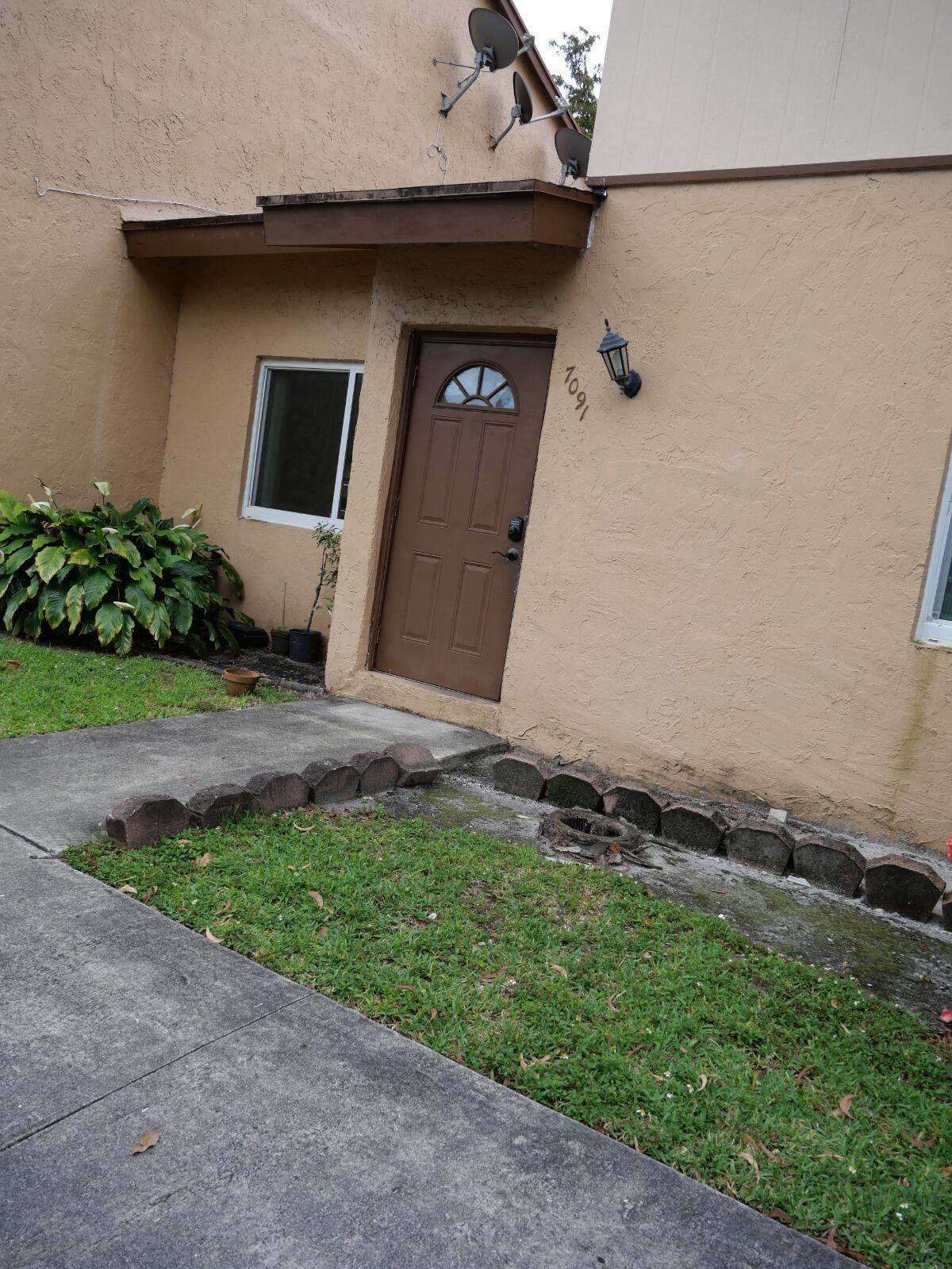 APPLE CREEK - Residential Lease