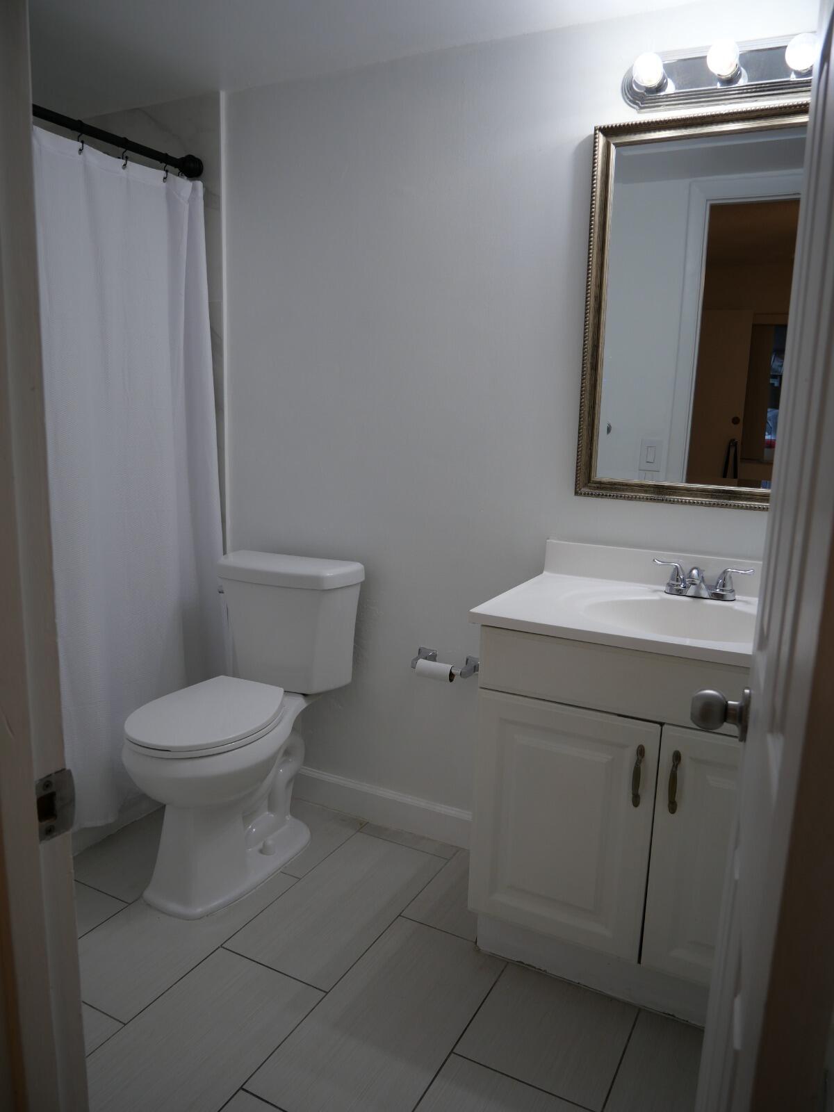 APPLE CREEK - Residential Lease