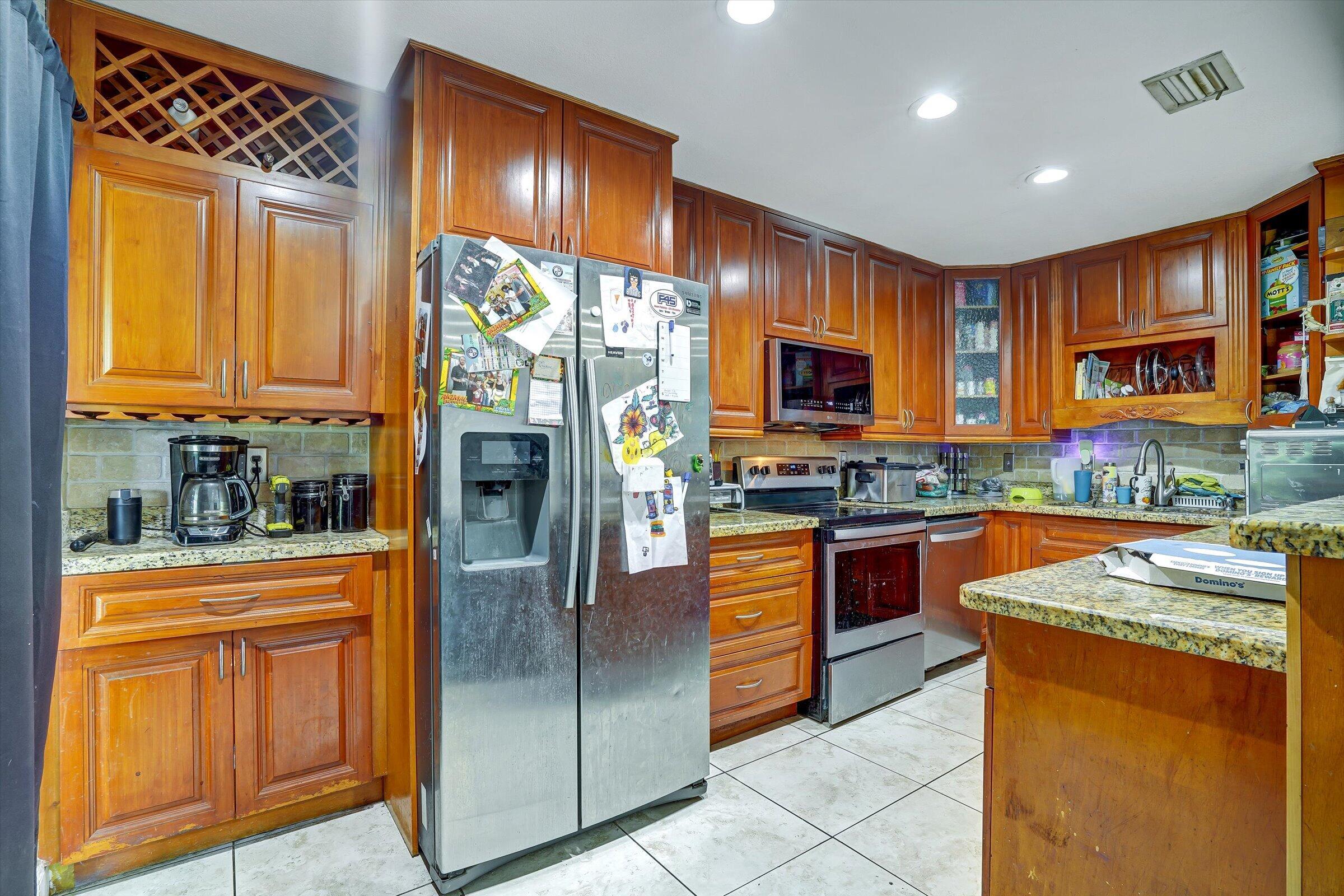 PEMBROKE POINTE SECTION THREE - Residential