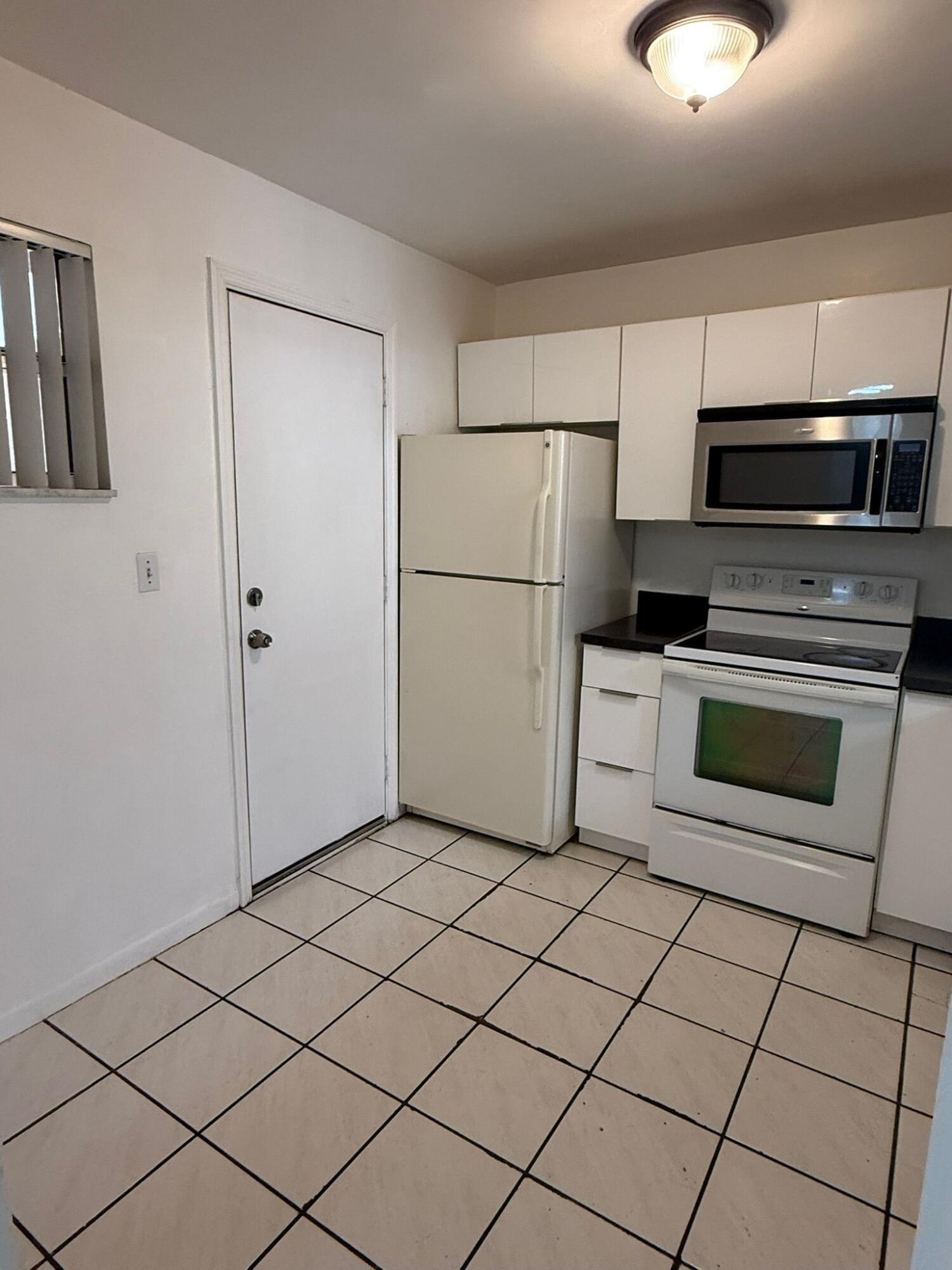 POLYNESIAN GARDENS CONDOMINIUM - Residential Lease
