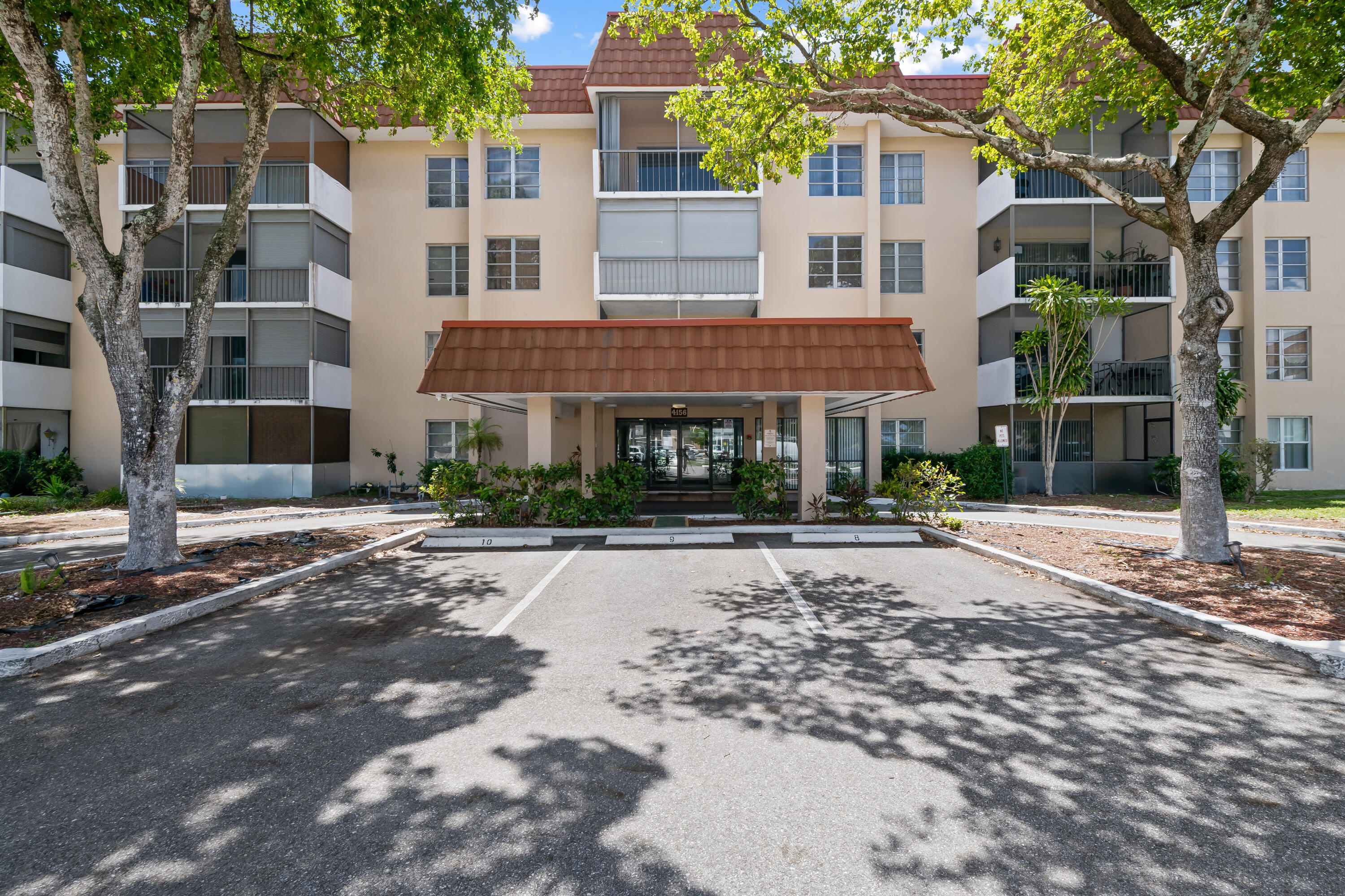 Come see this spacious 2 bedroom, 2 bathroom condo located in the gated community of Manors of Inverrary. Condo features washer and dryer inside the unit, large bedrooms, lots of closet space and a large screened in balcony. Community features pool, sauna, gym, basketball court and tennis court. Come see this spacious 2 bedroom, 2 bathroom condo located in the gated community of Manors of Inverrary. Assigned parking, extra storage, and resident-keyed lobby, newer roof, and completed 40-year certification. Community features pool, sauna, gym, basketball court and tennis court.